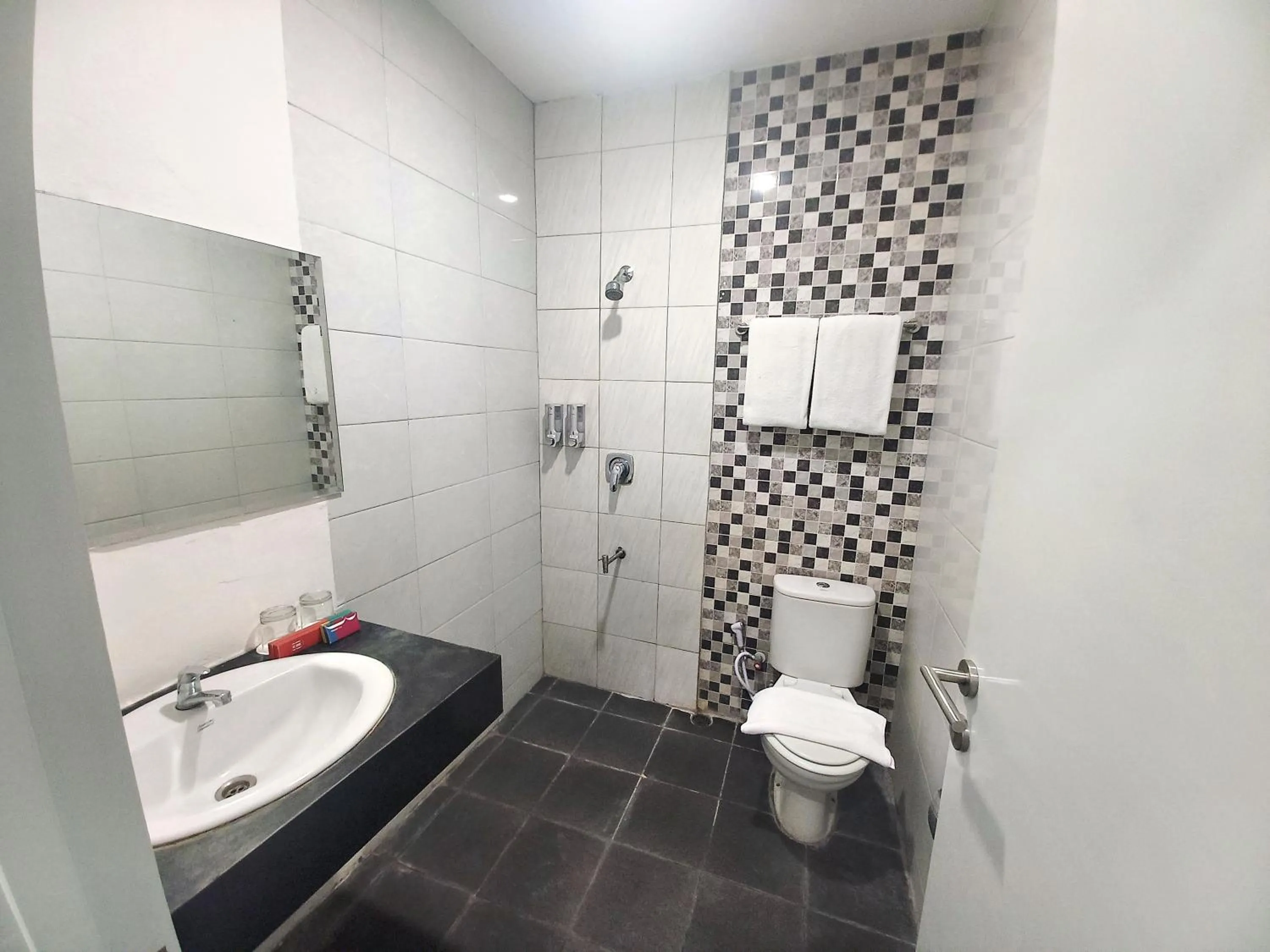 Bathroom in Hotel 88 Kedoya Jakarta