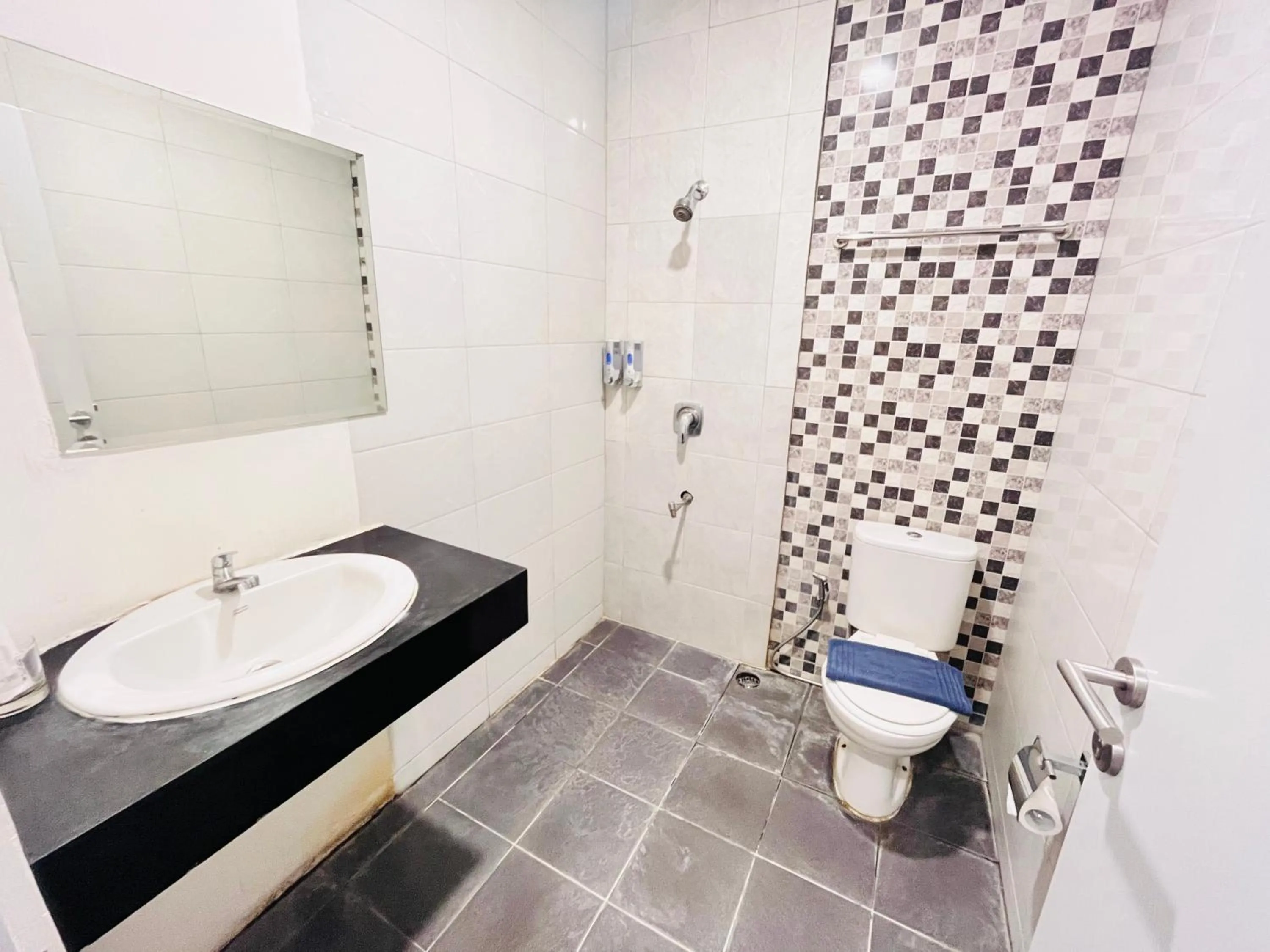 Bathroom in Hotel 88 Kedoya Jakarta