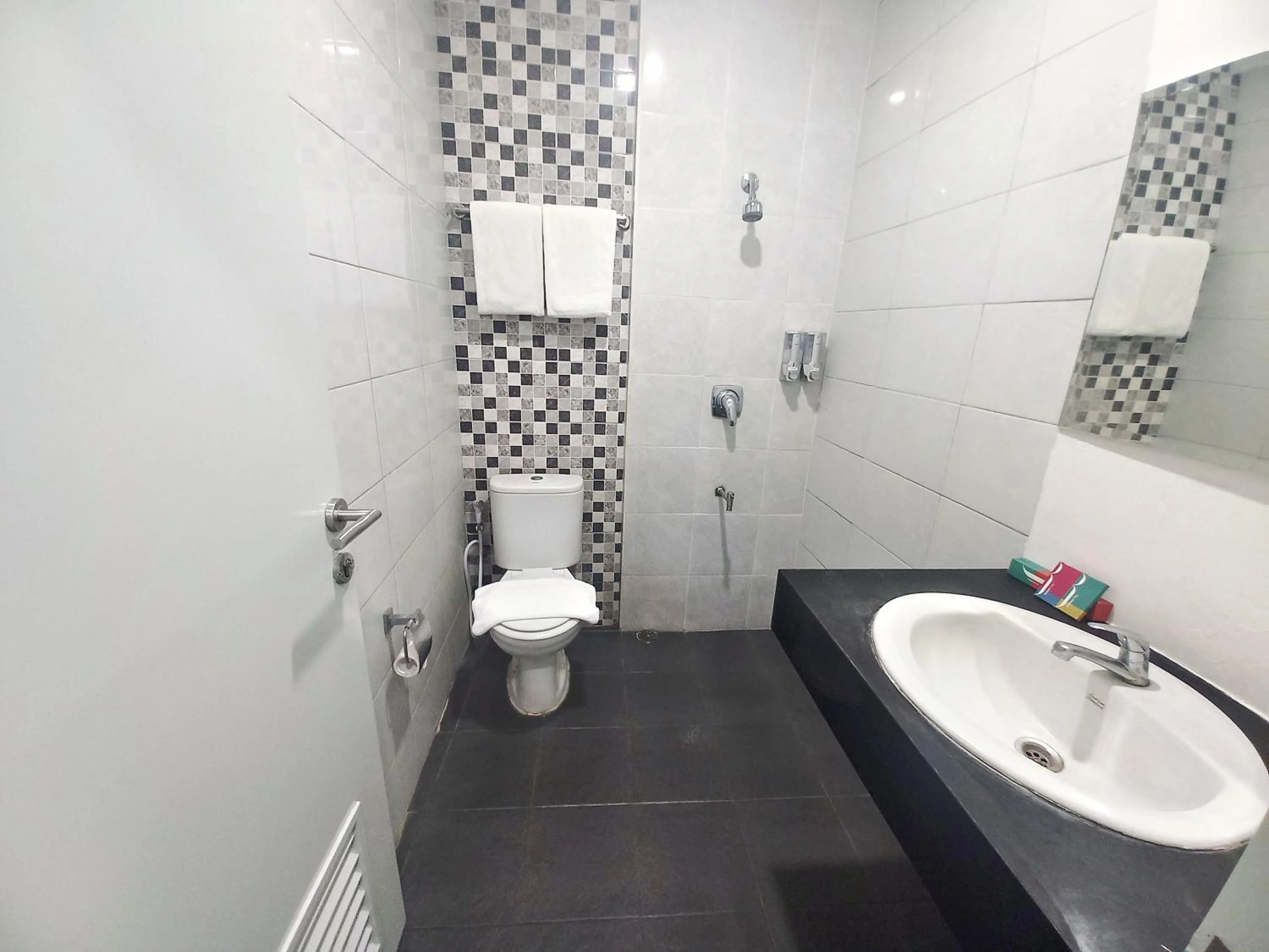 Bathroom in Hotel 88 Kedoya Jakarta