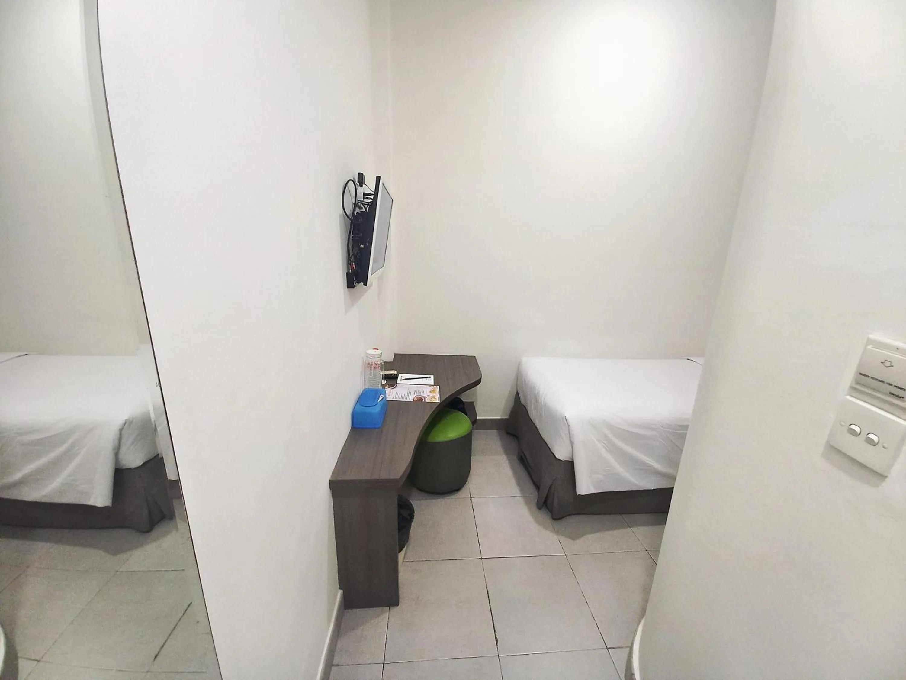 Bedroom, Bed in Hotel 88 Kedoya Jakarta