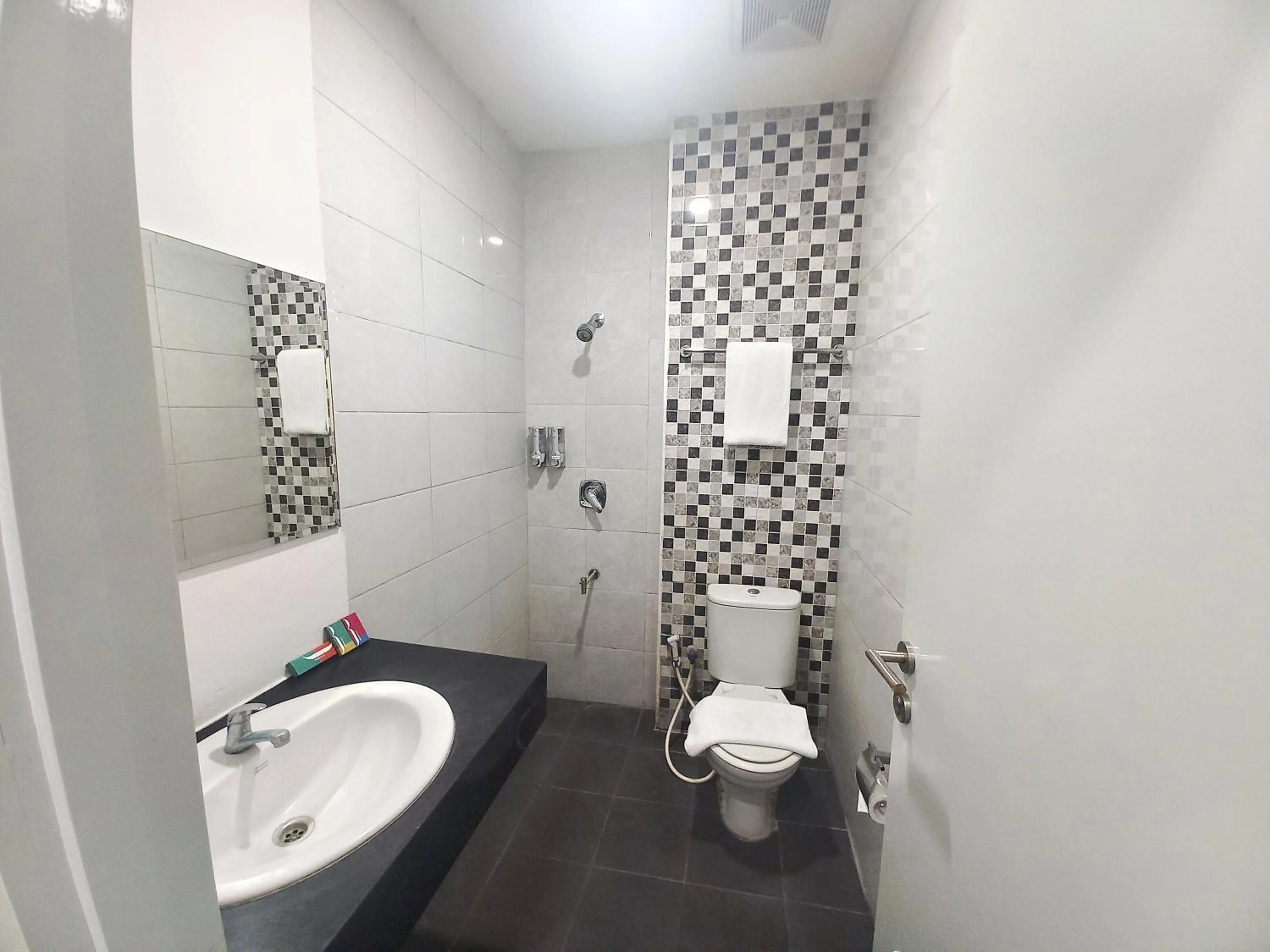 Bathroom in Hotel 88 Kedoya Jakarta