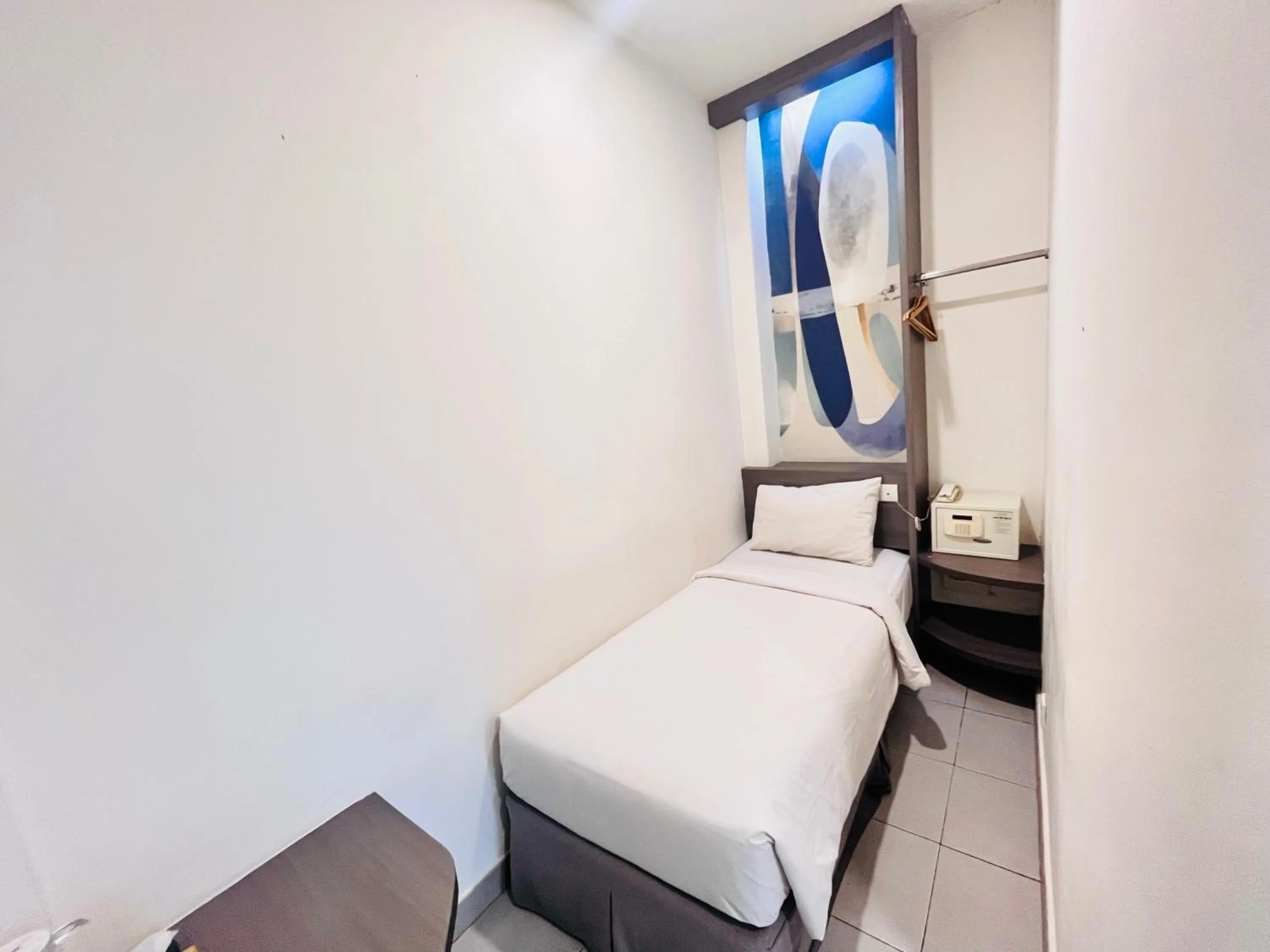 Bedroom, Bed in Hotel 88 Kedoya Jakarta