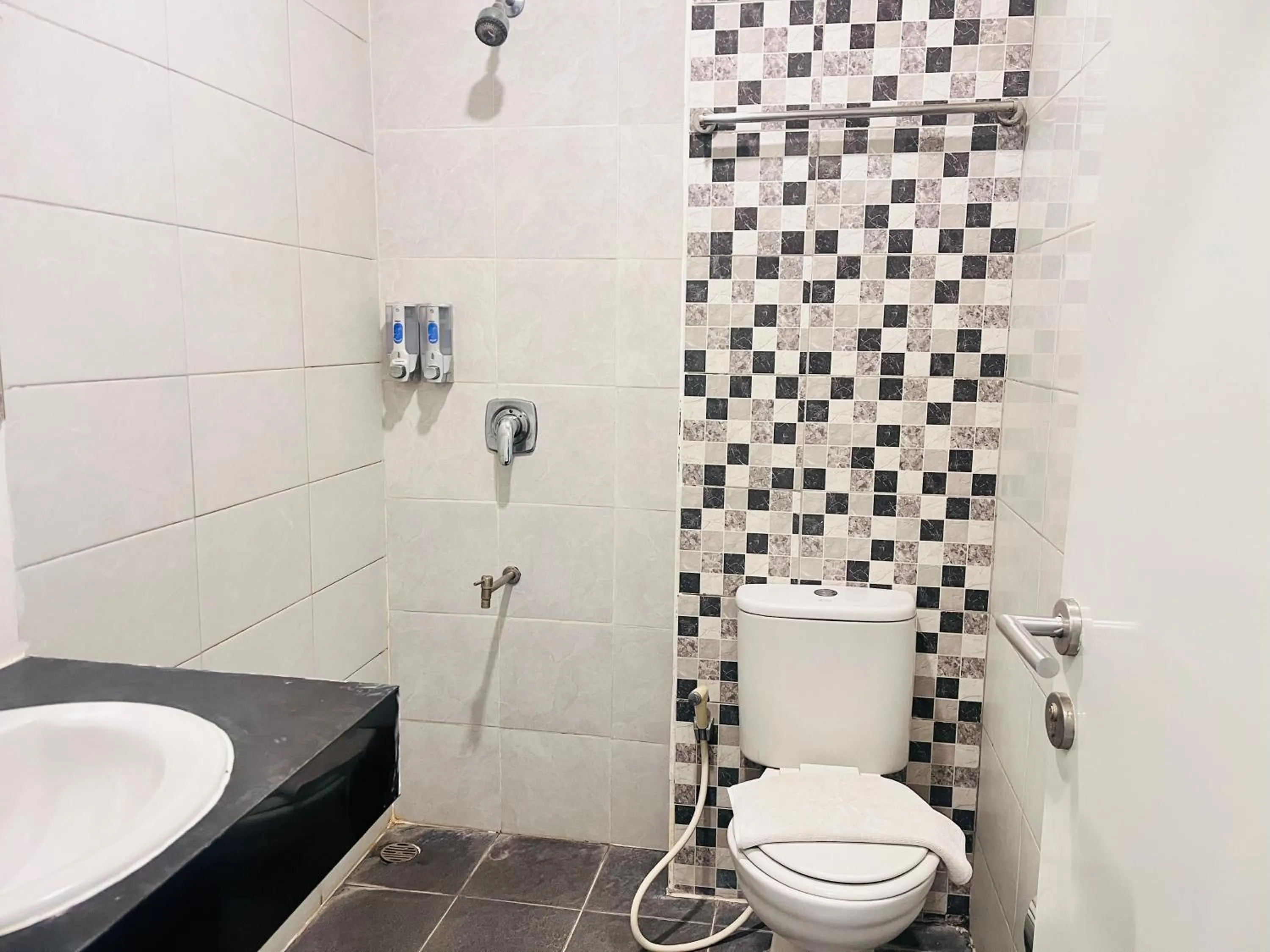 Bathroom in Hotel 88 Kedoya Jakarta