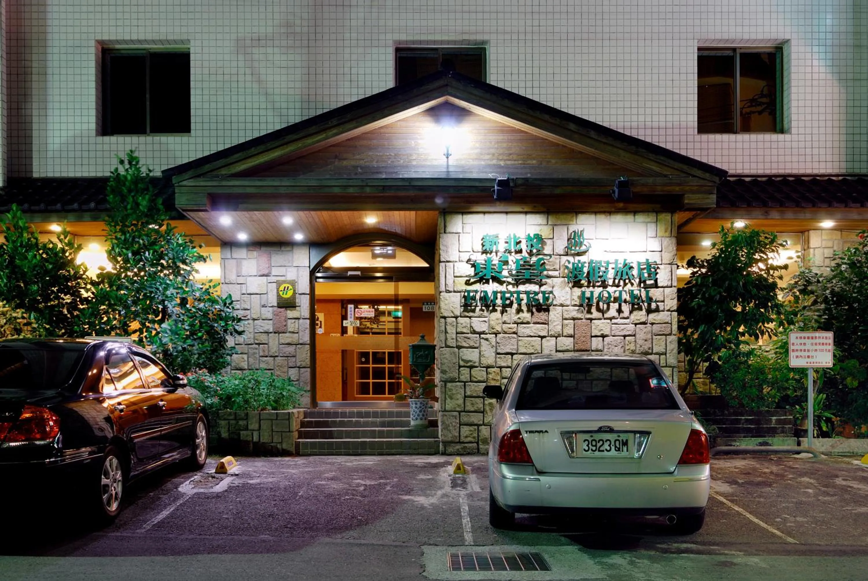 Facade/entrance in Empire Hotel