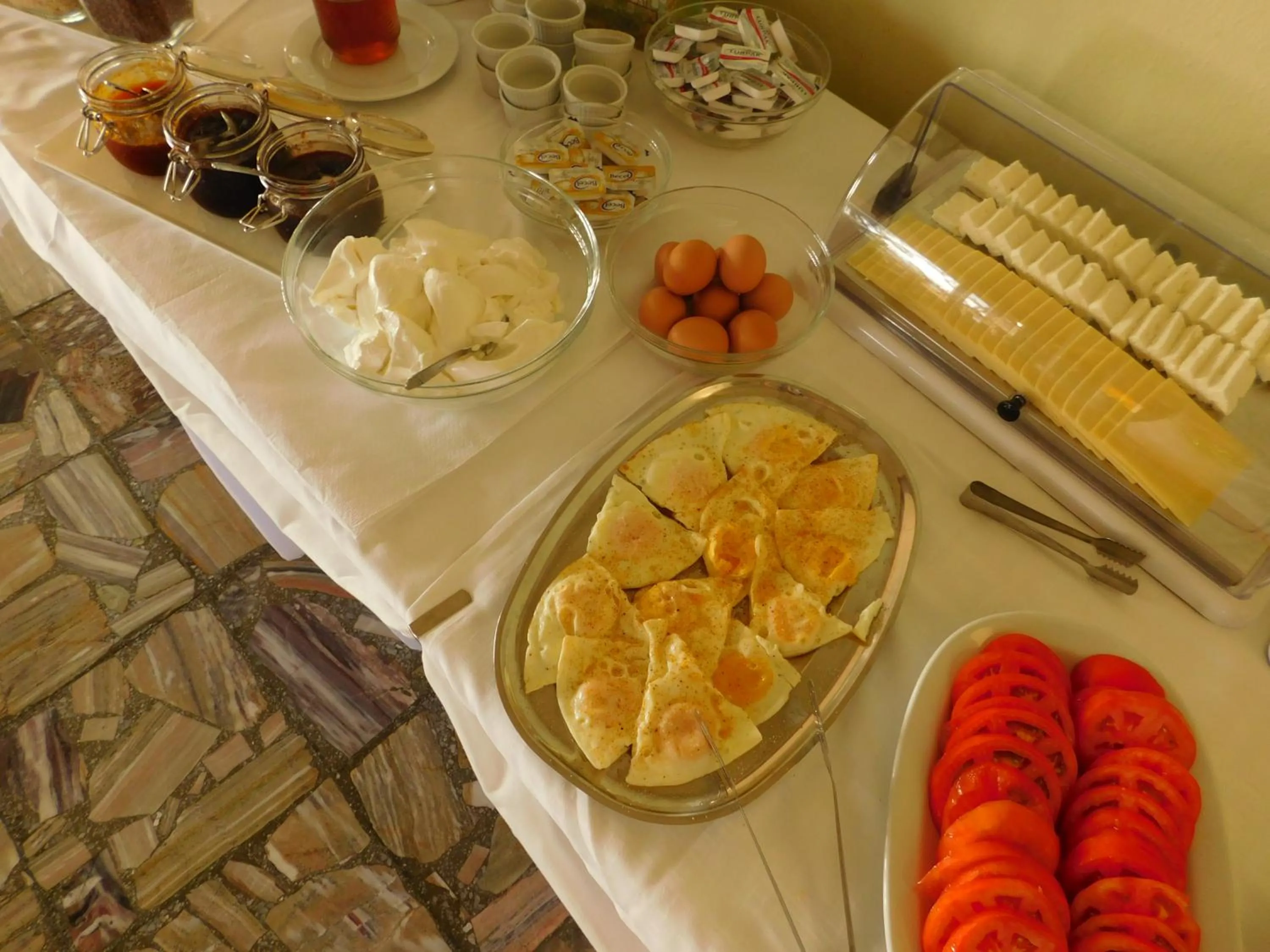 Buffet breakfast in Marabou Hotel Chorefto