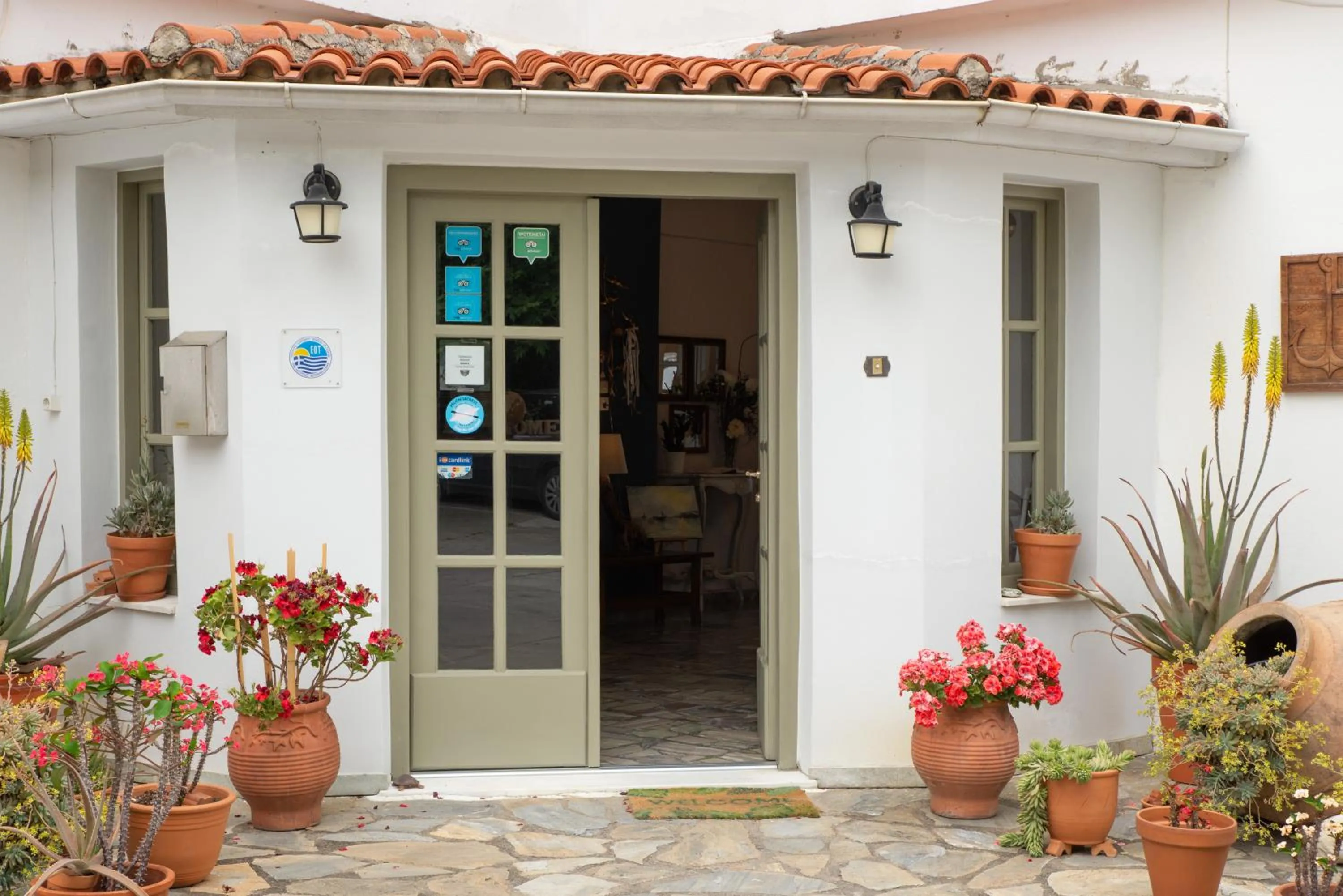 Facade/entrance in Marabou Hotel Chorefto