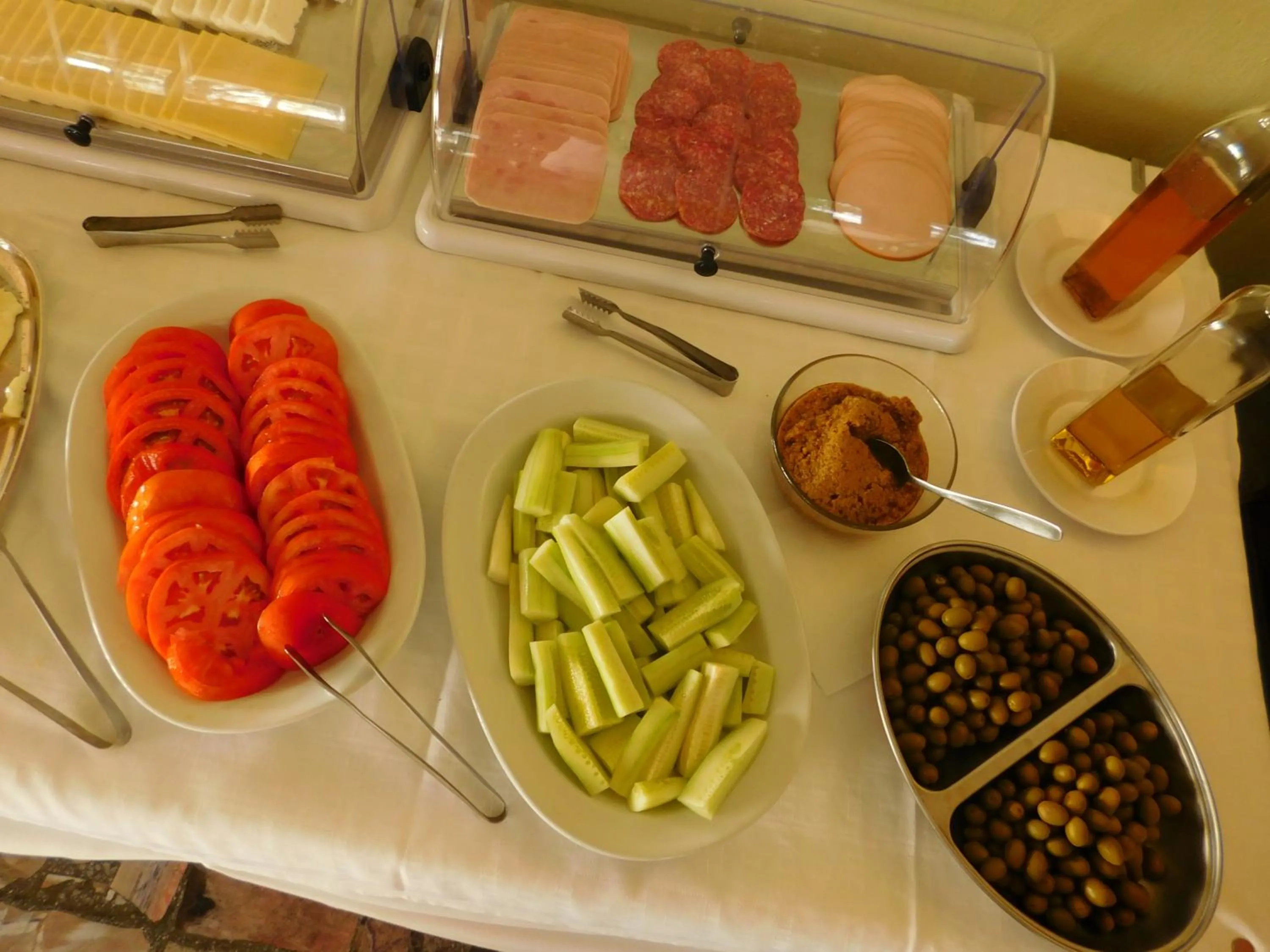 Buffet breakfast in Marabou Hotel Chorefto