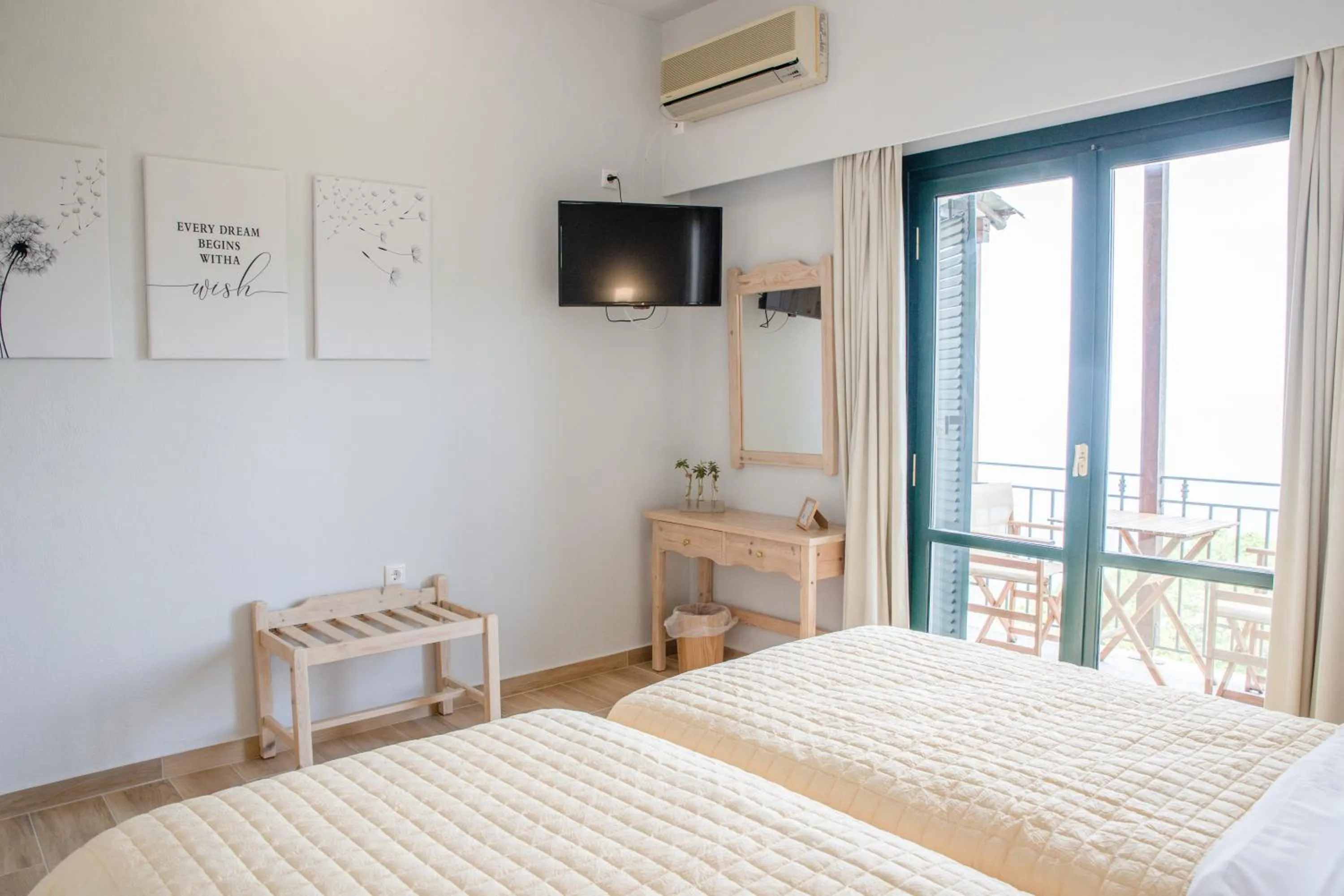 Bed in Marabou Hotel Chorefto