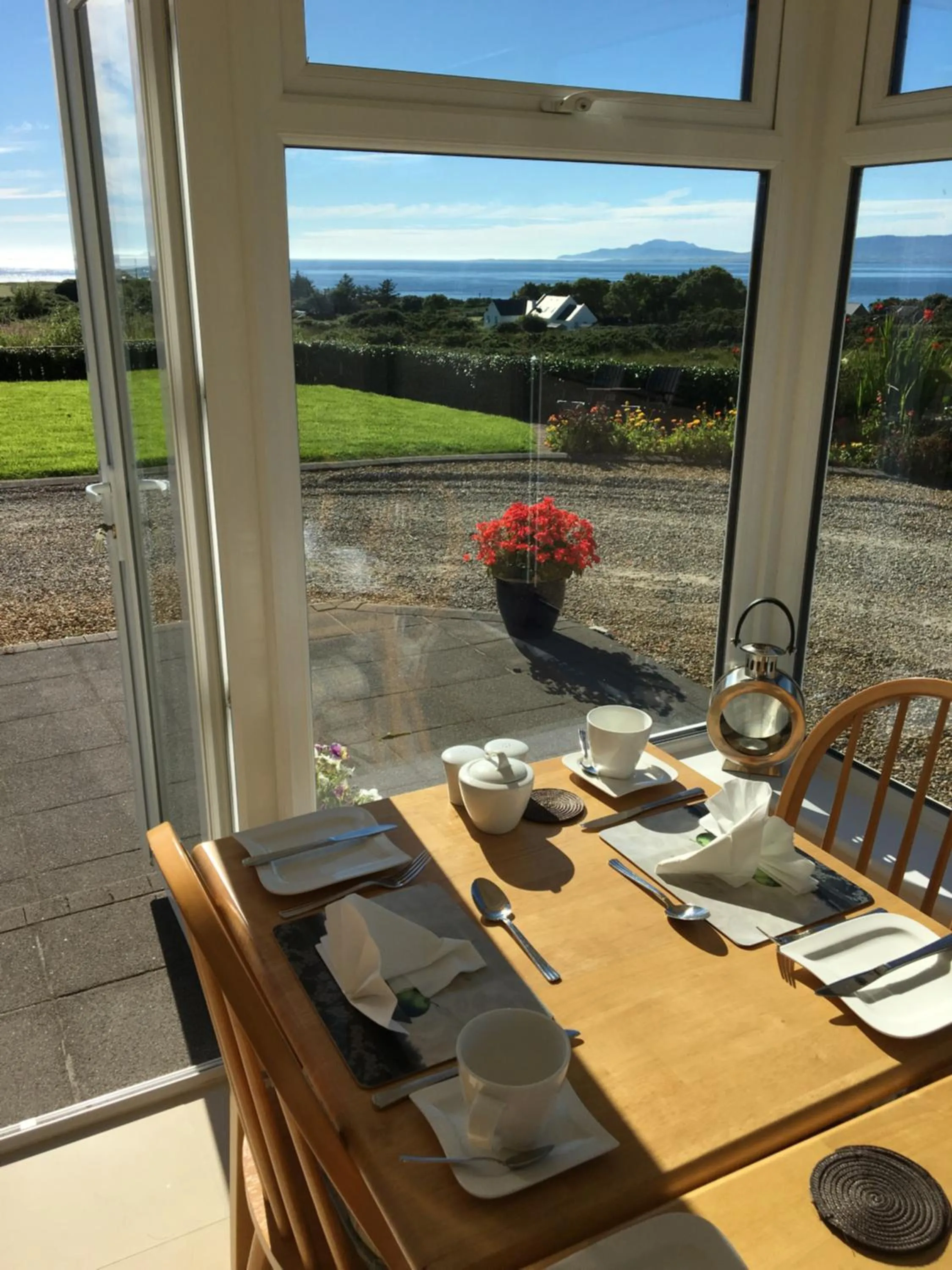 Dining area in Atlantic Breeze