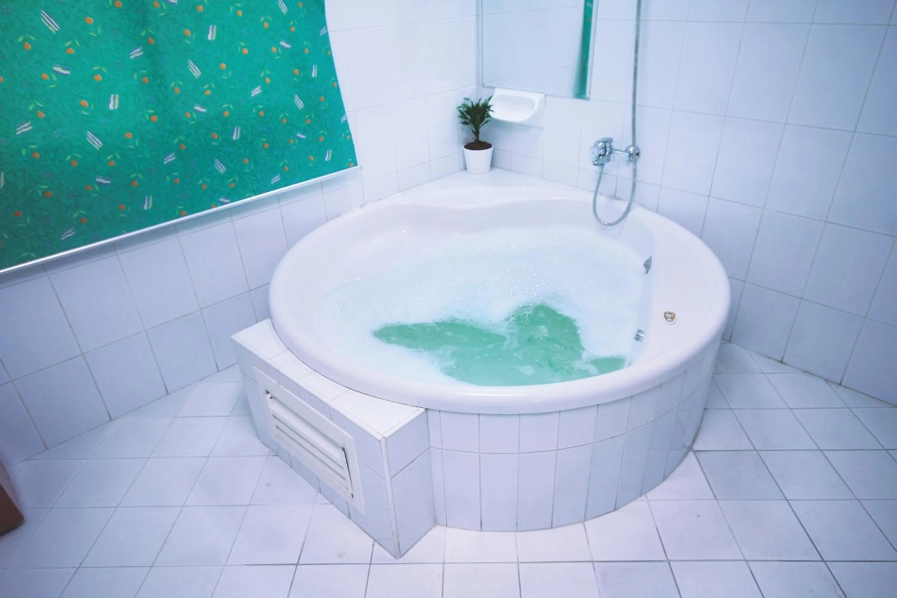 Hot Tub in Florida City Hotel Apartments (Previously Flora Hotel Apartments)