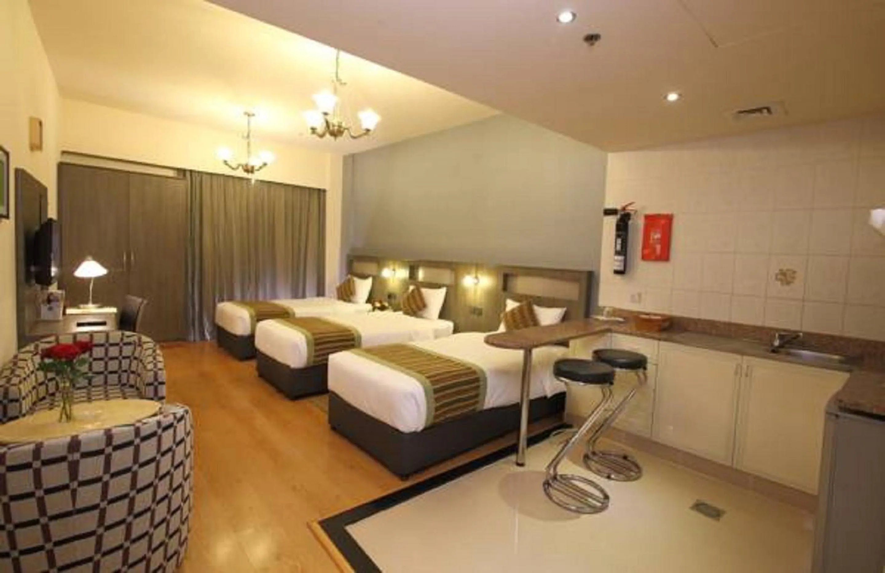 Kitchen or kitchenette, Bed in Florida City Hotel Apartments (Previously Flora Hotel Apartments)