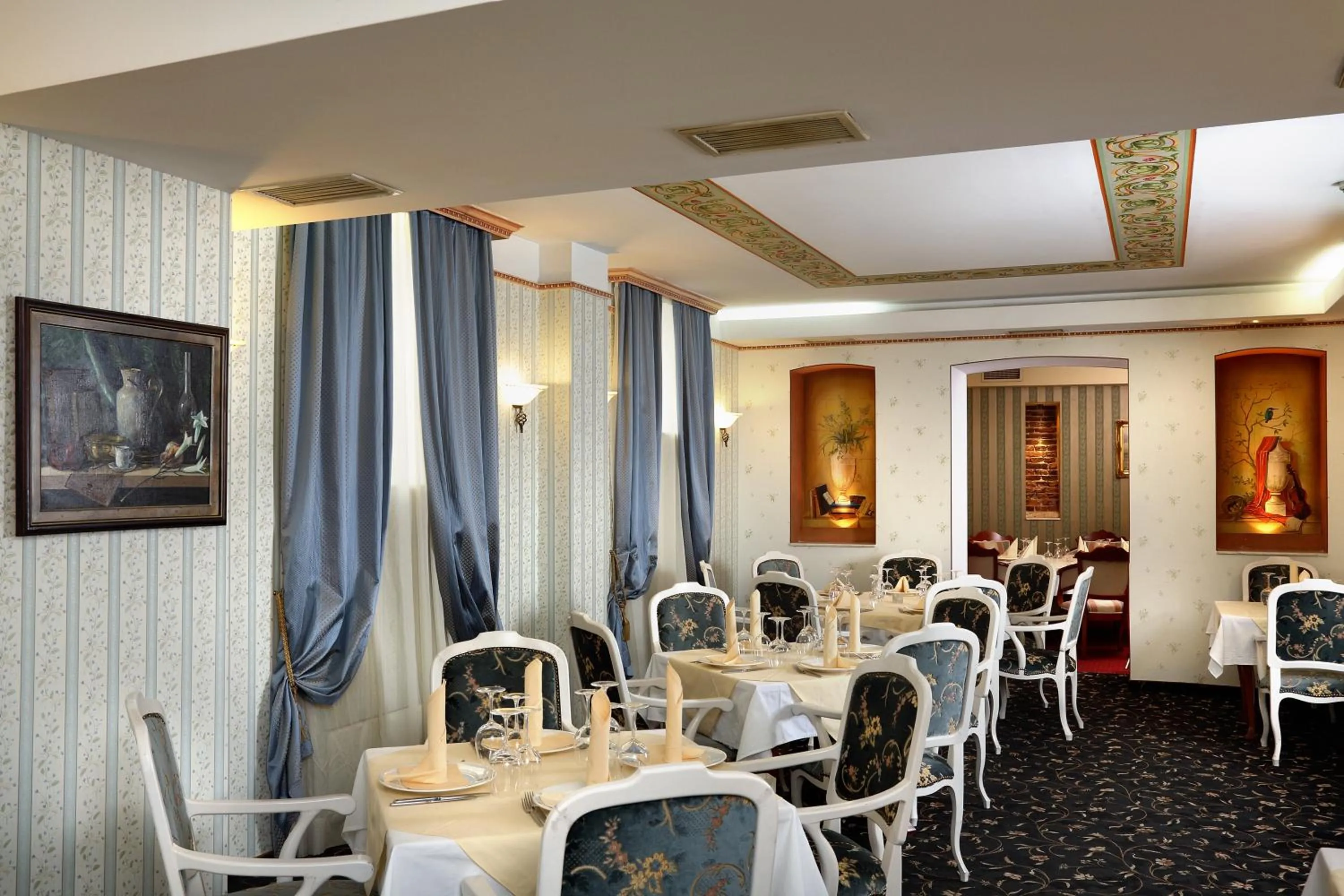 Restaurant/places to eat in Hotel Anna Palace