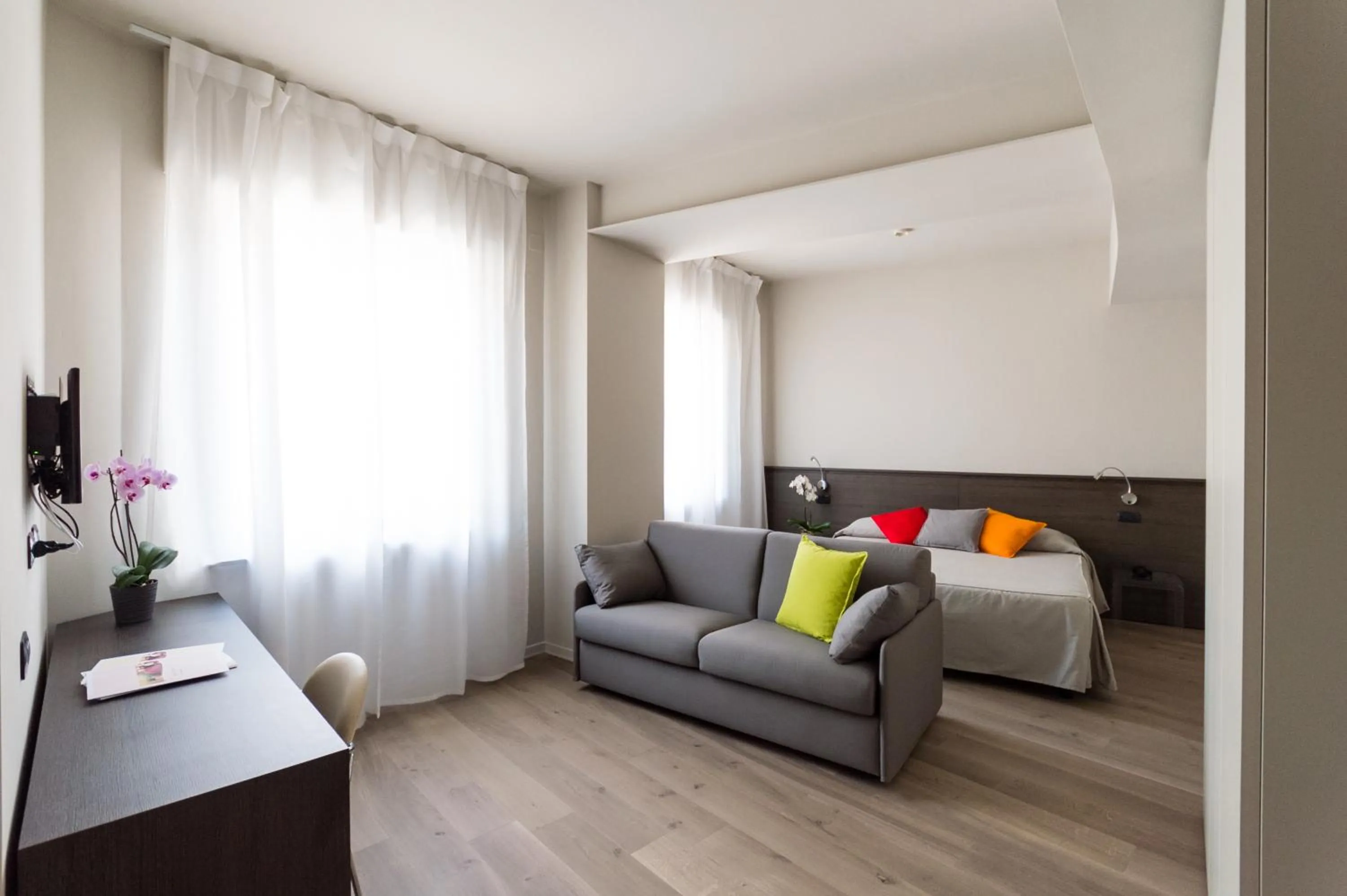 Photo of the whole room in Hotel Tirreno