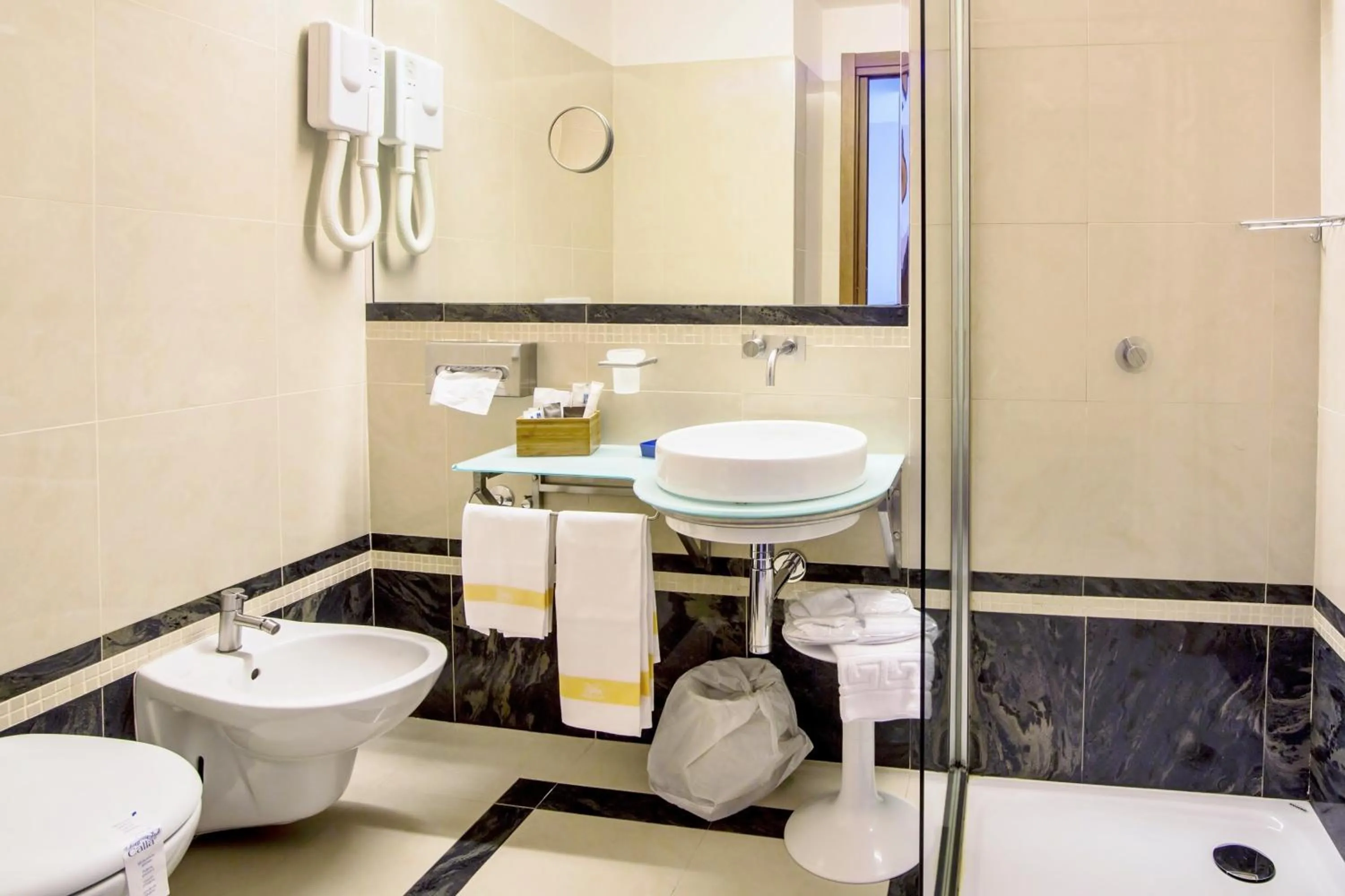 Bathroom in Hotel Tirreno