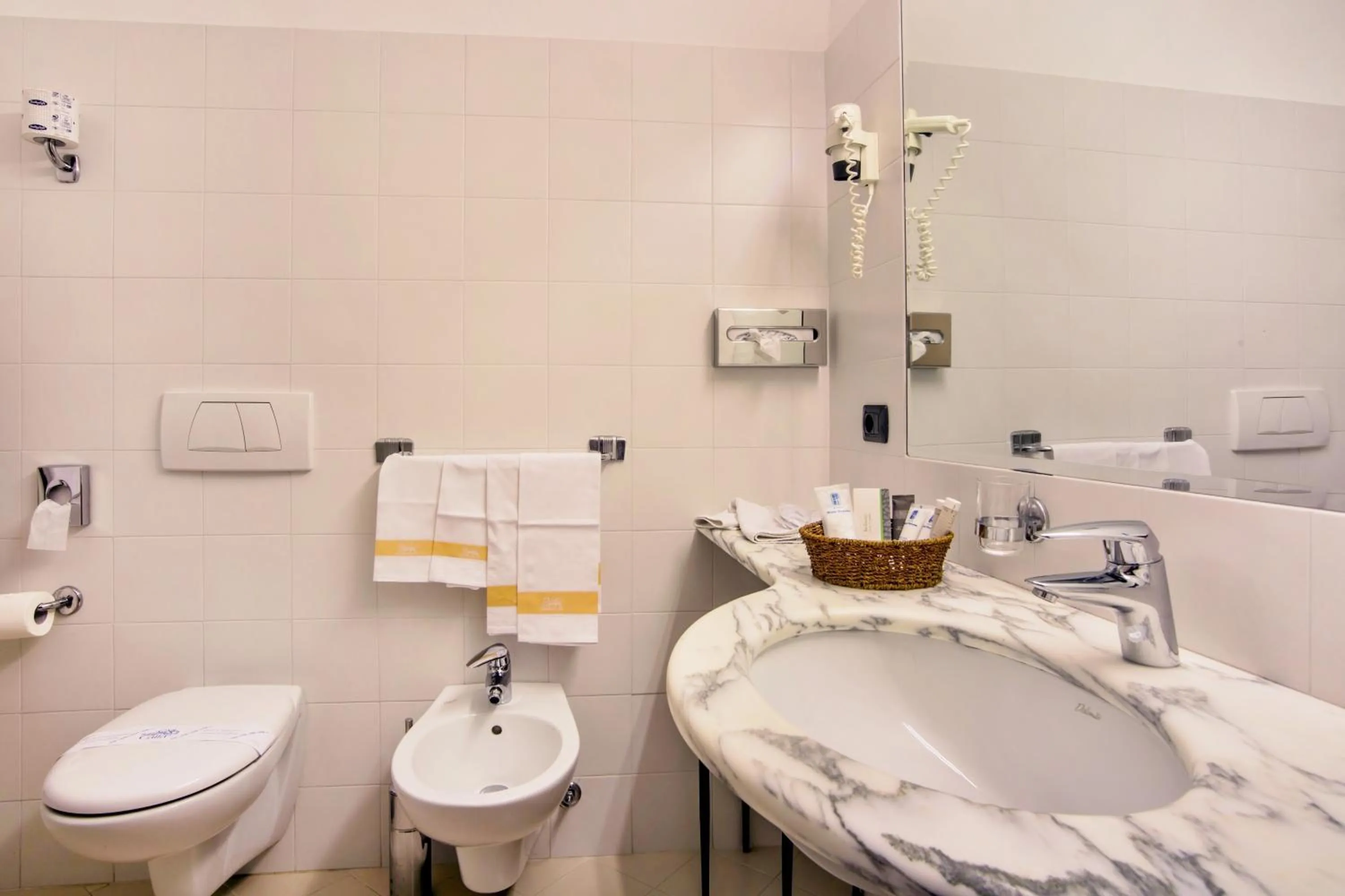 Bathroom in Hotel Tirreno