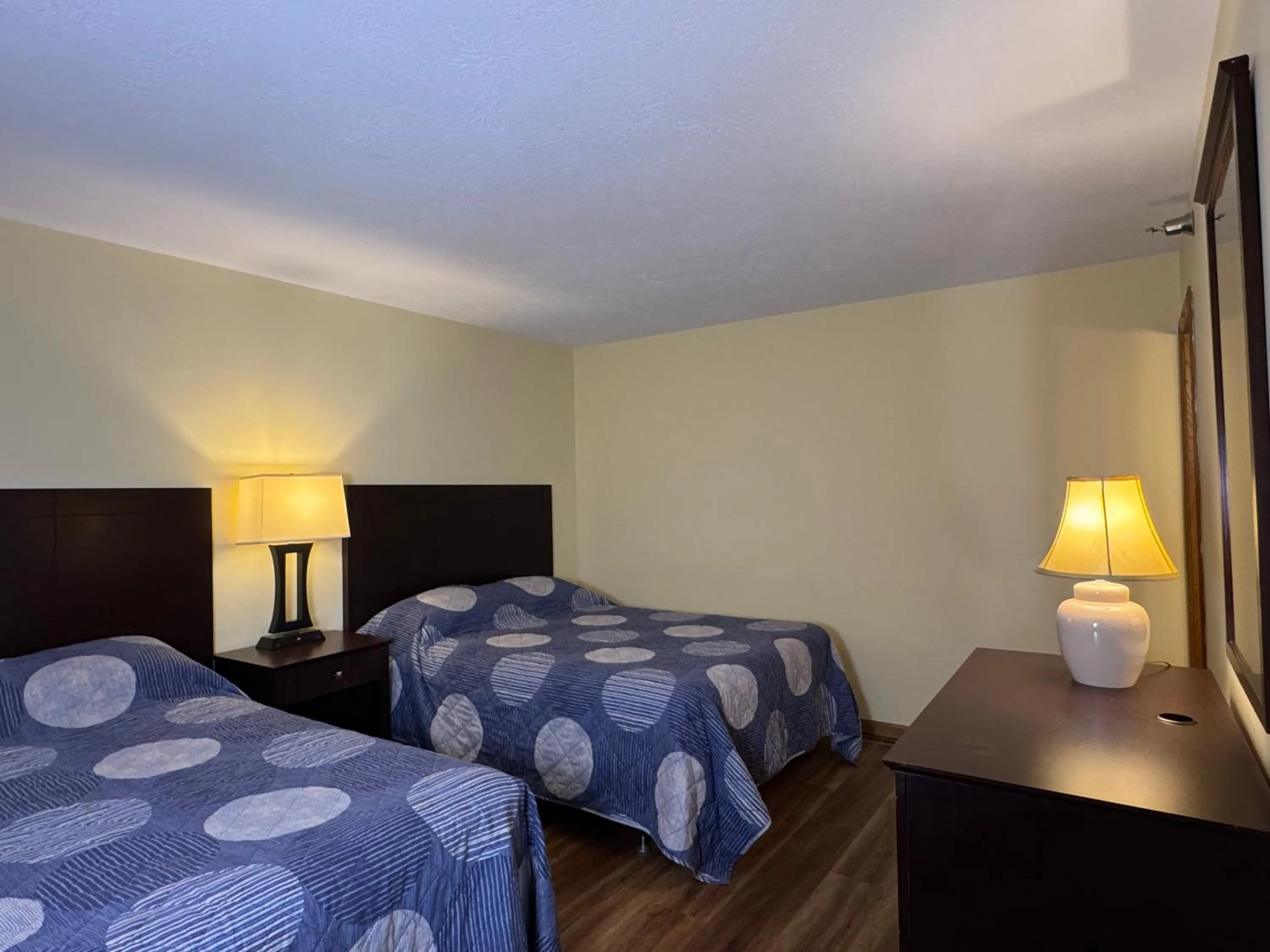 Bed in Put-in-Bay Poolview Condo #5