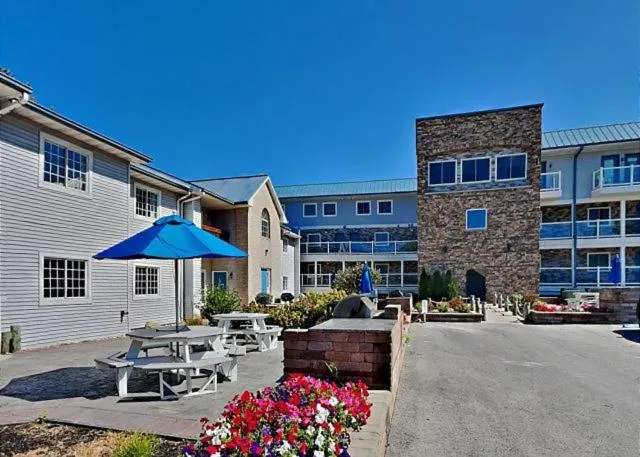 Put-in-Bay Poolview Condo #5