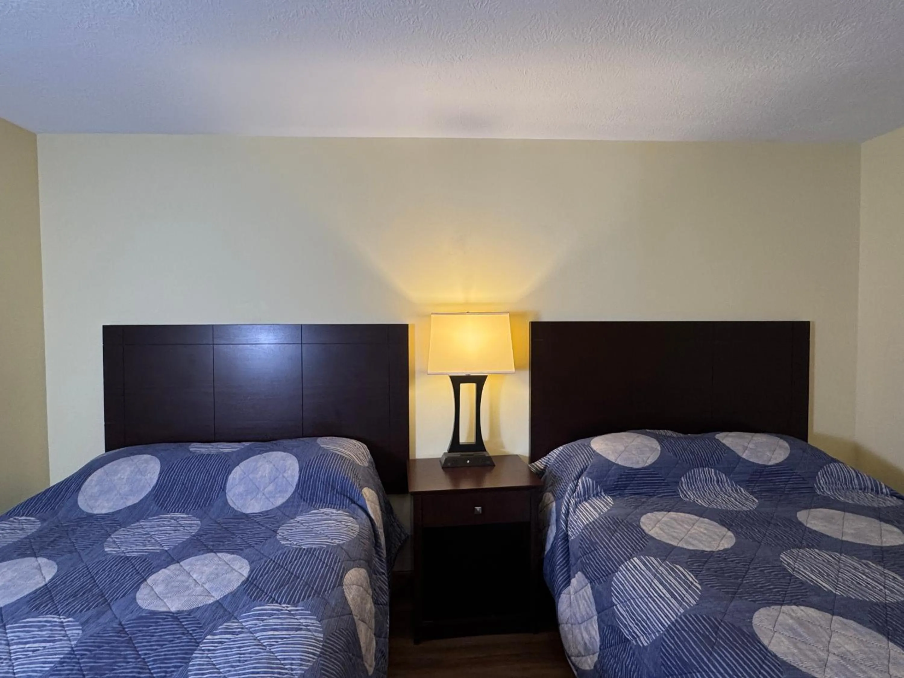 Bed in Put-in-Bay Poolview Condo #5