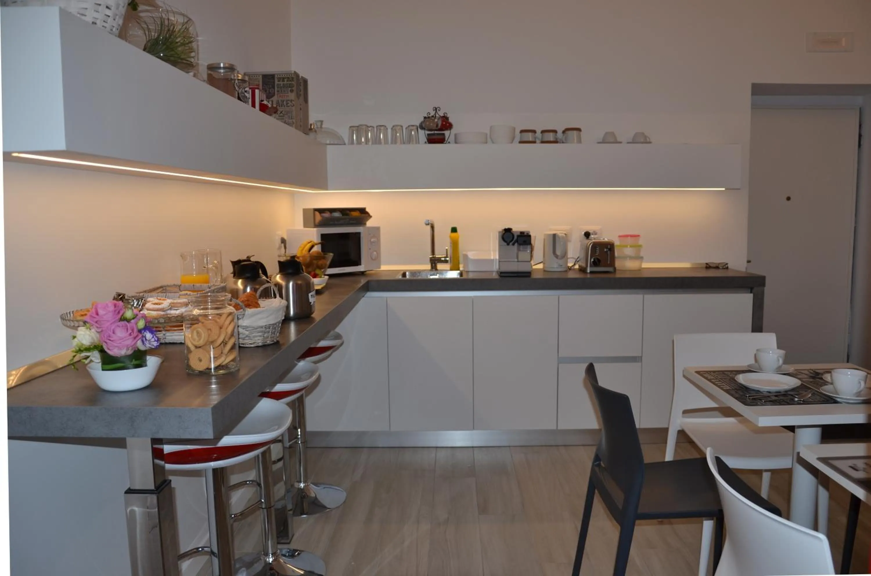 Communal kitchen in In Centro Glam