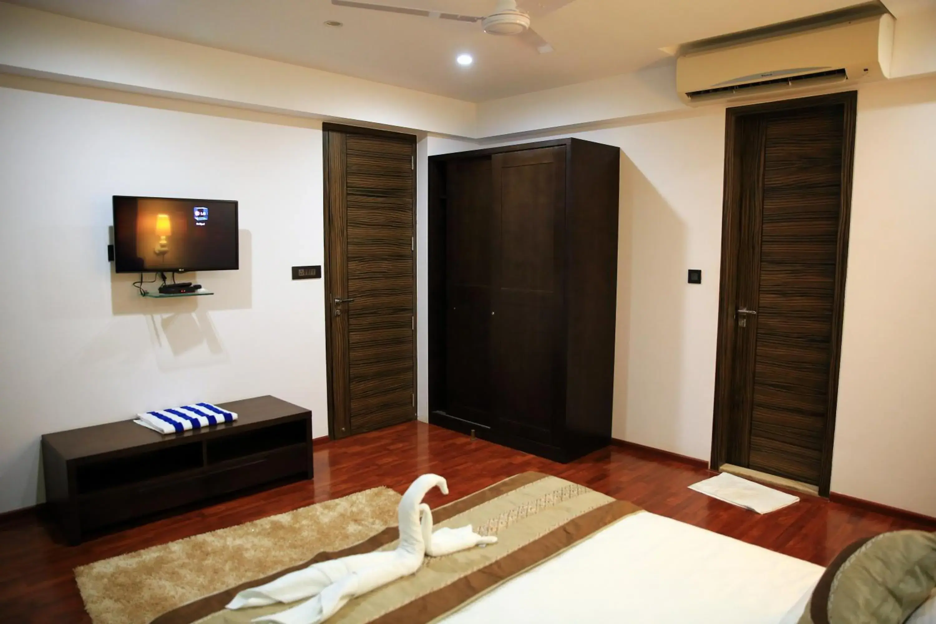 Property building, Bed in Luxe Loft Property building, Bed in Luxe Loft