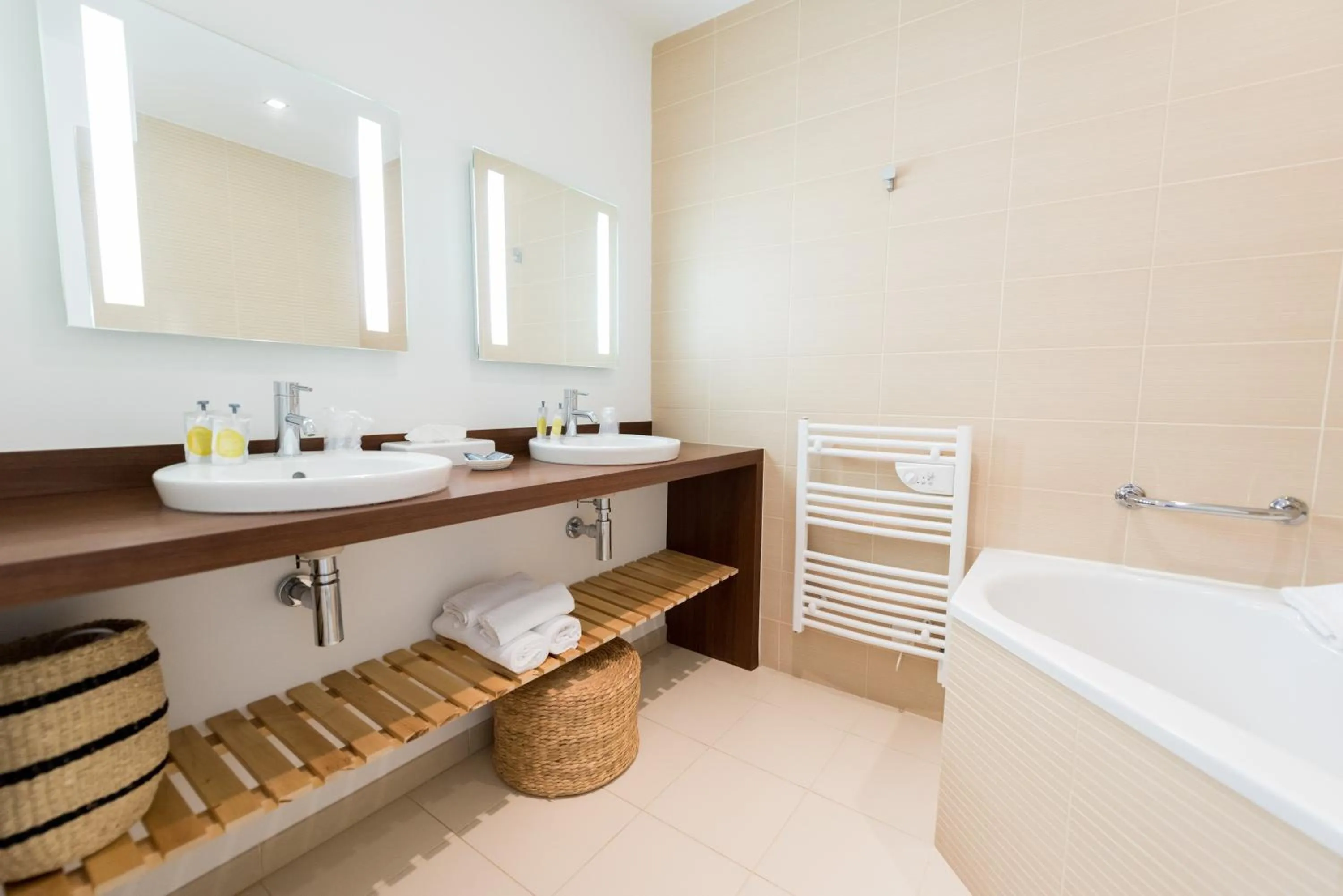 Bathroom in Hôtel La Jetée