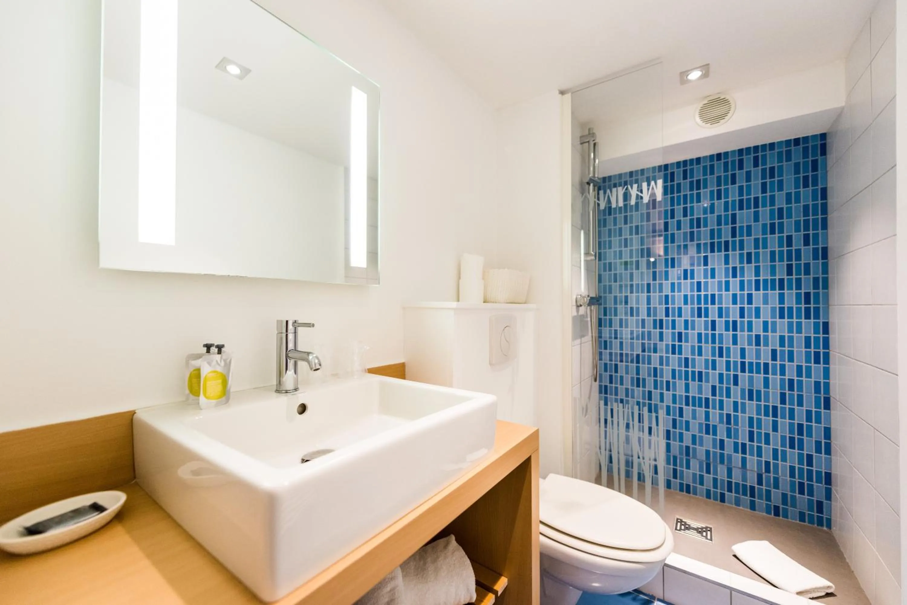 Bathroom in Hôtel La Jetée