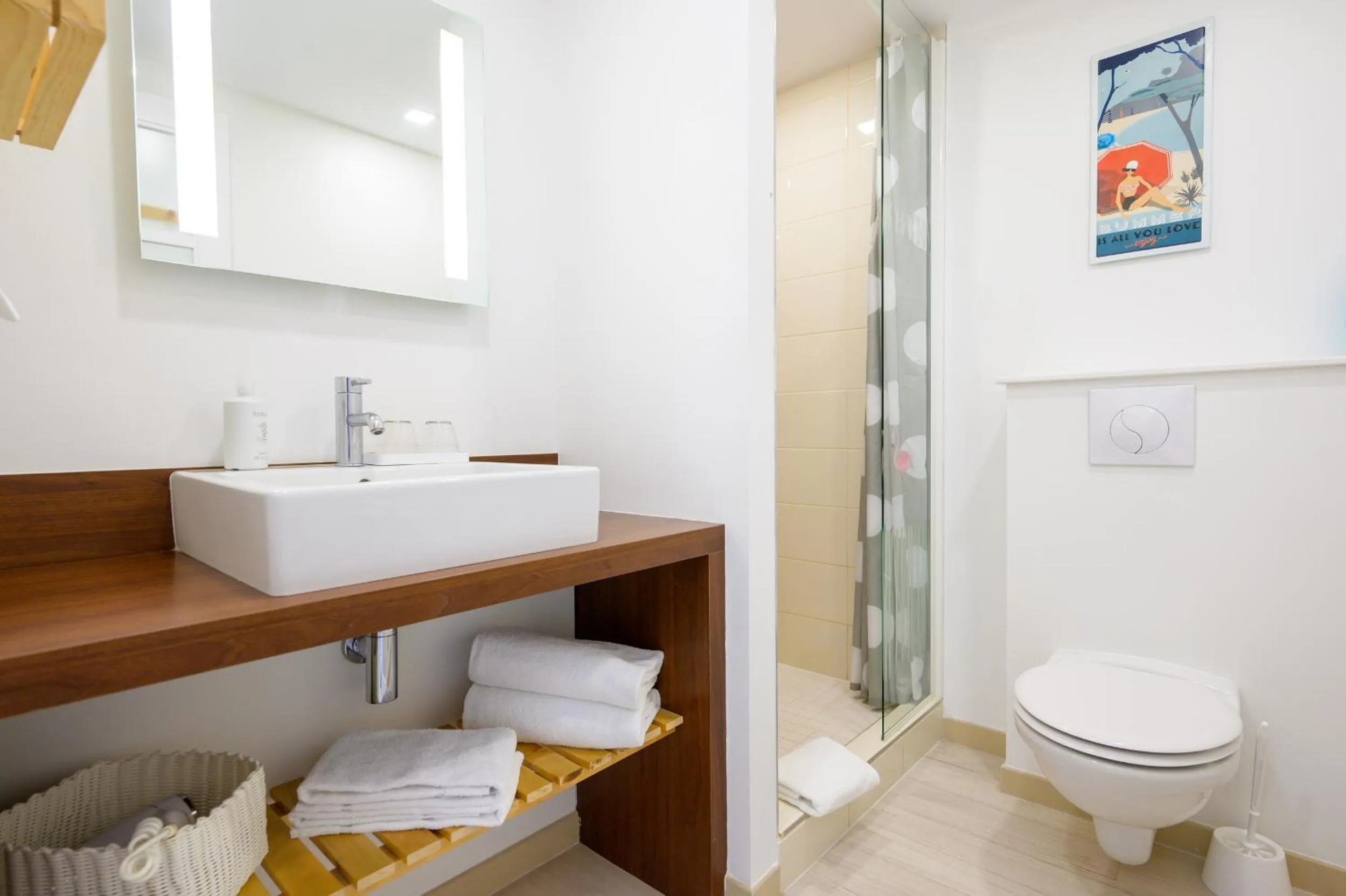 Bathroom in Hôtel La Jetée