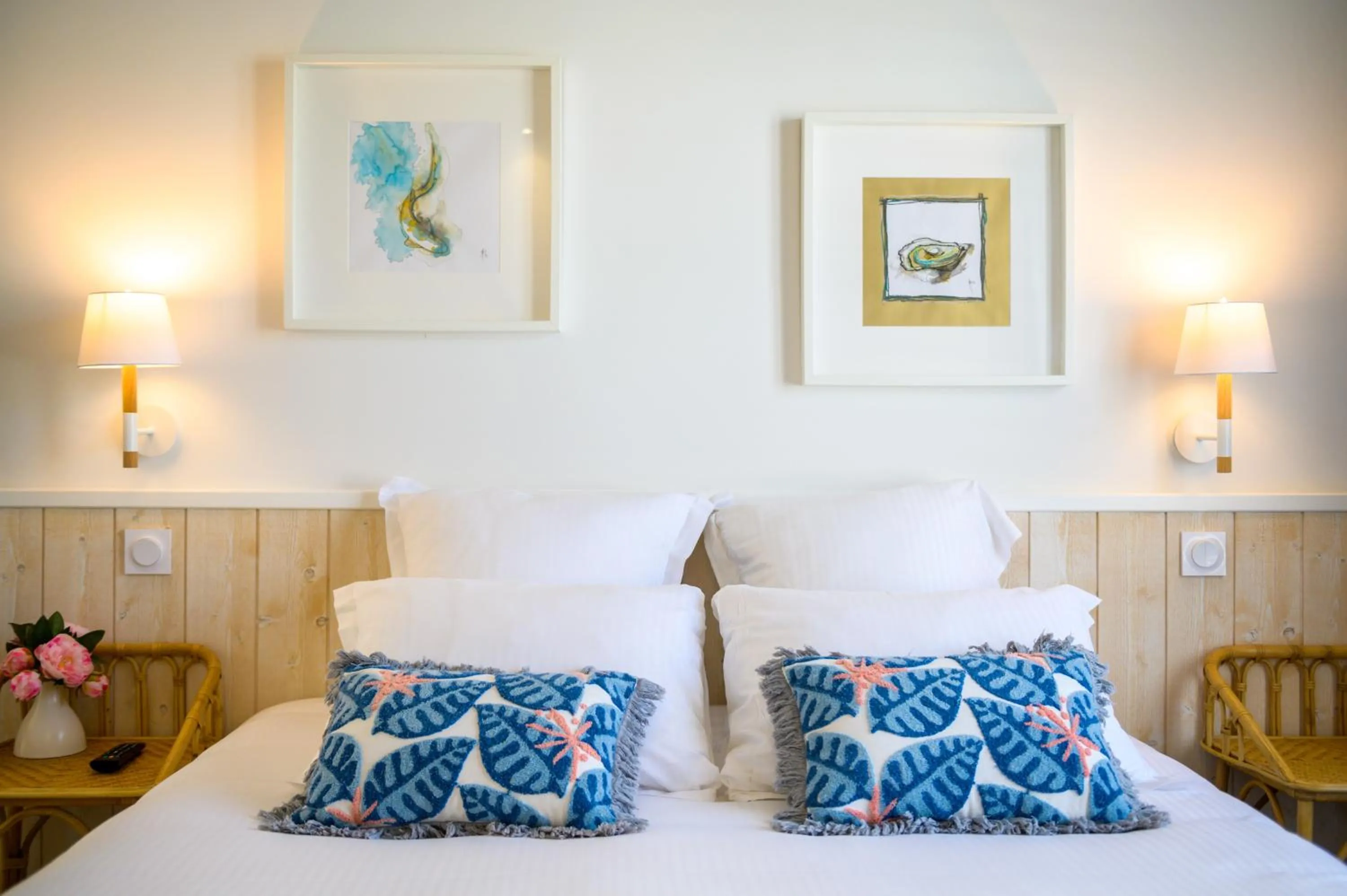 Bed in Hôtel La Jetée