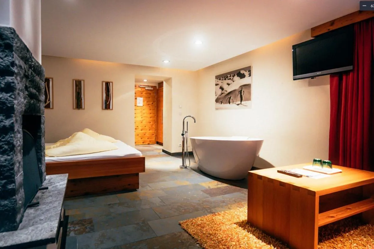 Bedroom, Bed in Hotel Edelweiss