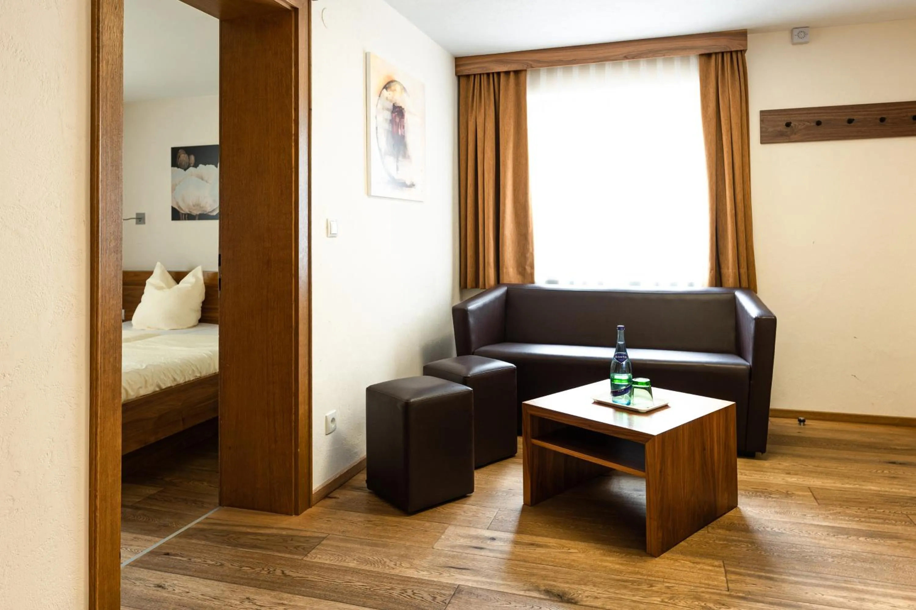 Living room, Bed in Hotel Edelweiss