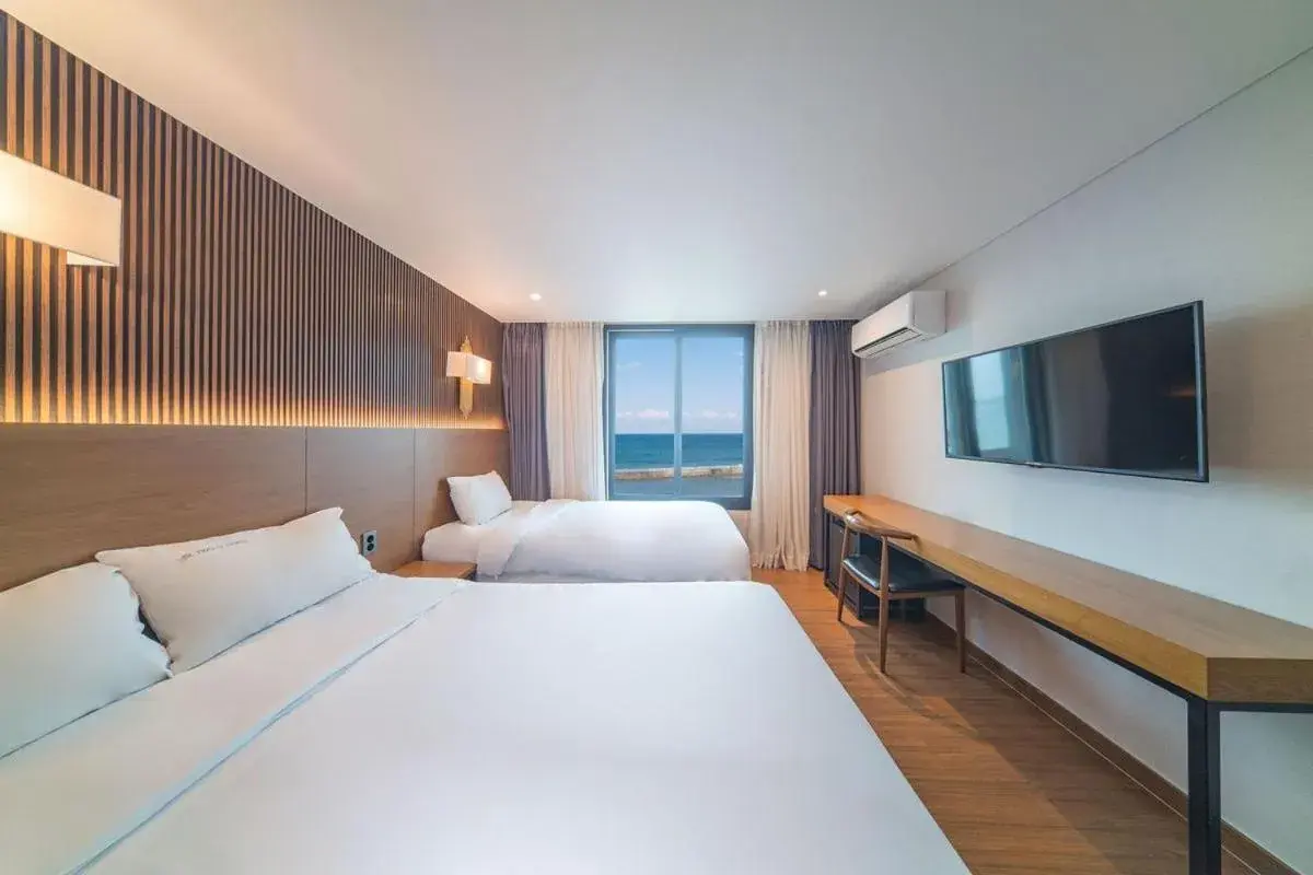 Deluxe Twin Room with Sea View( Breakfast for 2) in Two Y Hotel Deluxe Twin Room with Sea View( Breakfast for 2) in Two Y Hotel