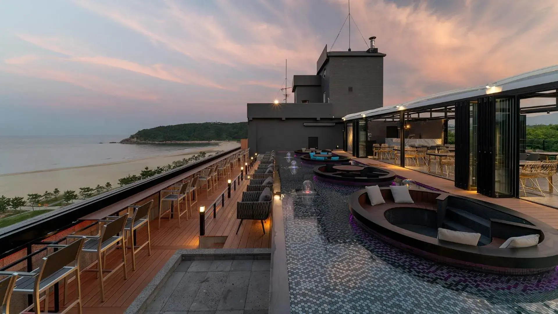 Restaurant/places to eat in Two Y Hotel Restaurant/places to eat in Two Y Hotel