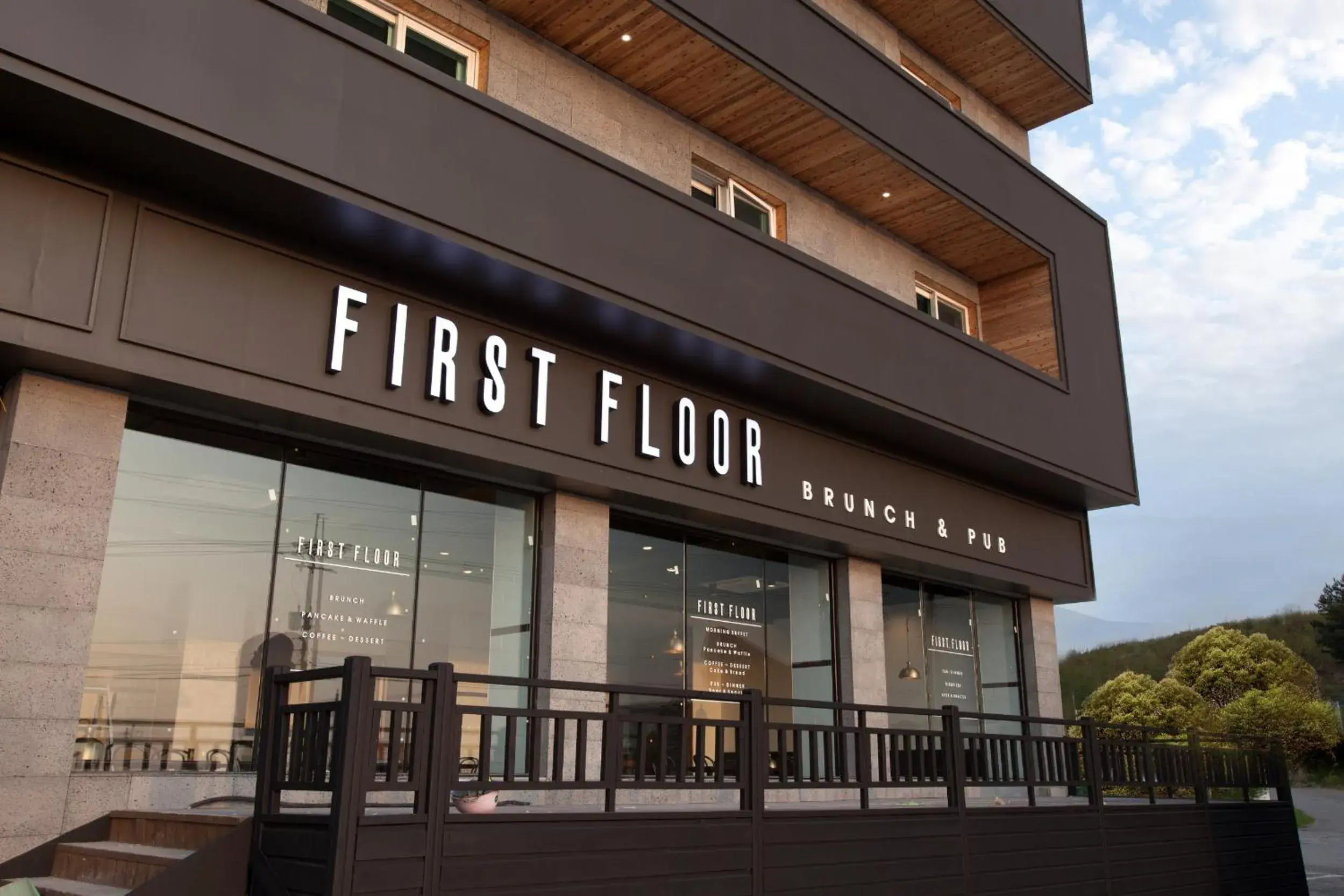 Restaurant/places to eat in Two Y Hotel Restaurant/places to eat in Two Y Hotel