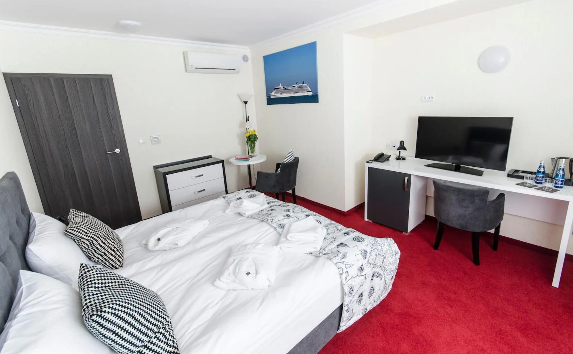 Photo of the whole room, Bed in Grand Kapitan Medi Spa - POKOJE OZONOWANE