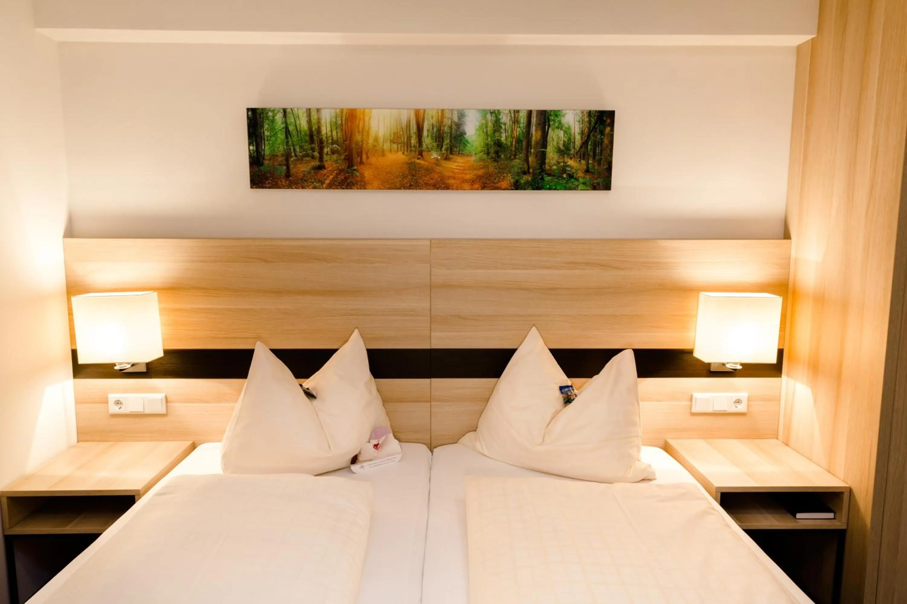 Bedroom, Bed in TaunusTagungsHotel