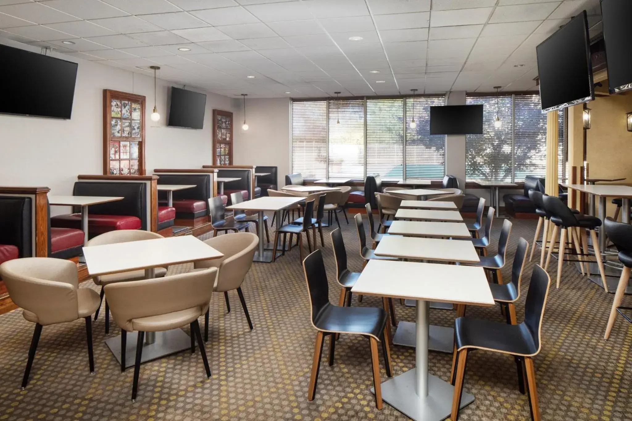 Restaurant/places to eat in Holiday Inn Weirton-Steubenville Area Restaurant/places to eat in Holiday Inn Weirton-Steubenville Area