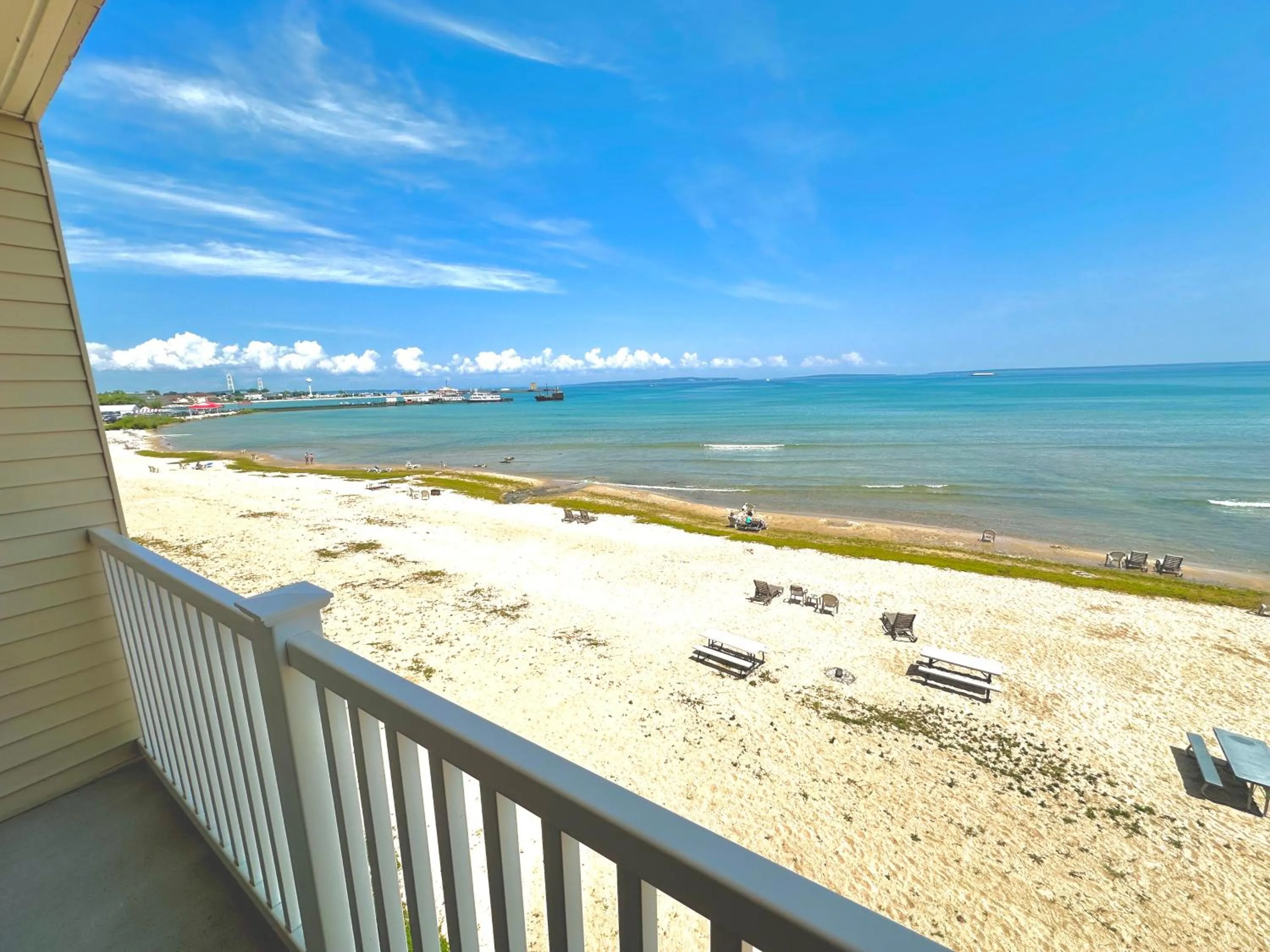Lake view in Mackinaw Beach and Bay Inn & Suites