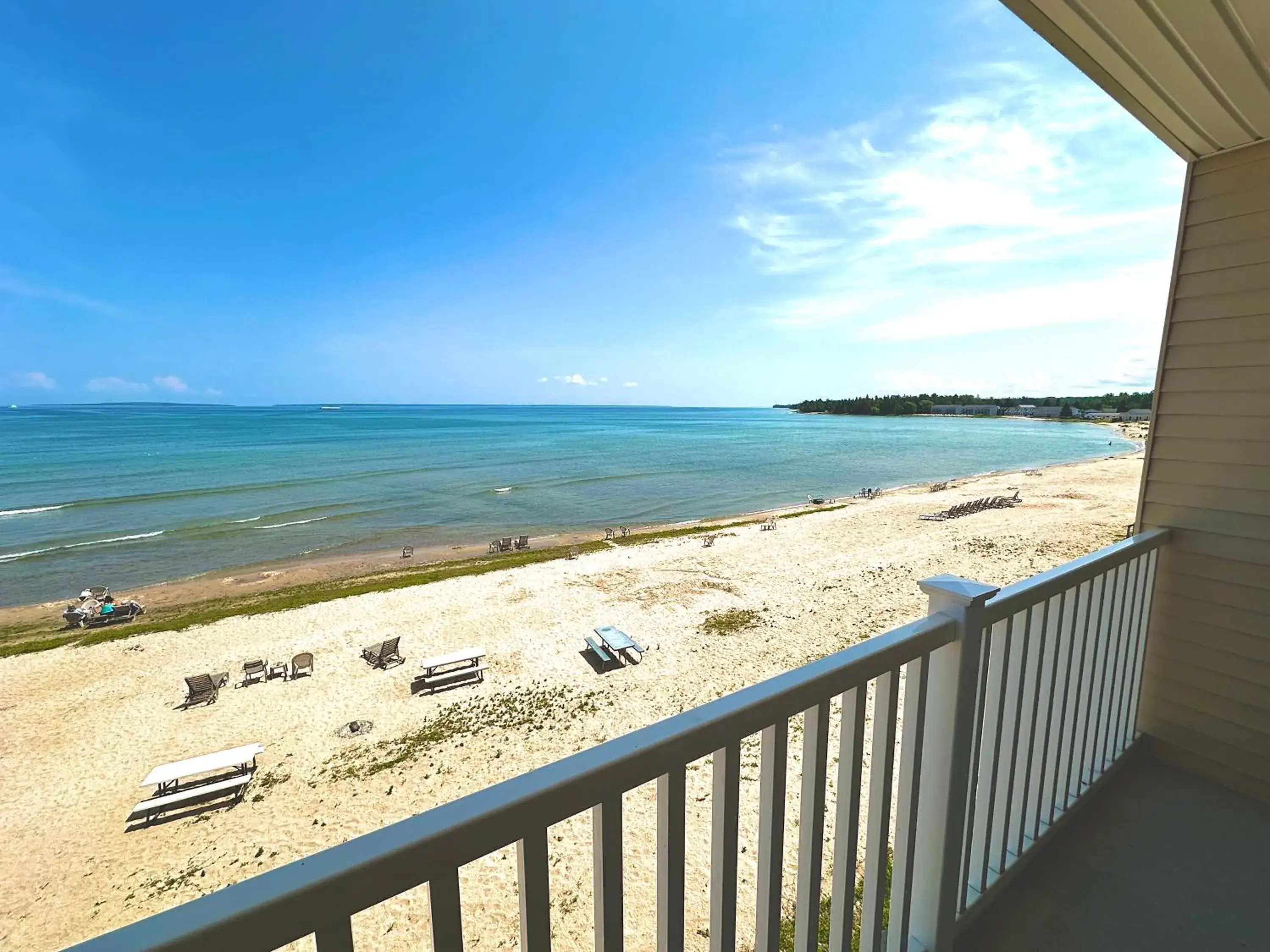 Lake view in Mackinaw Beach and Bay Inn & Suites Lake view in Mackinaw Beach and Bay Inn & Suites