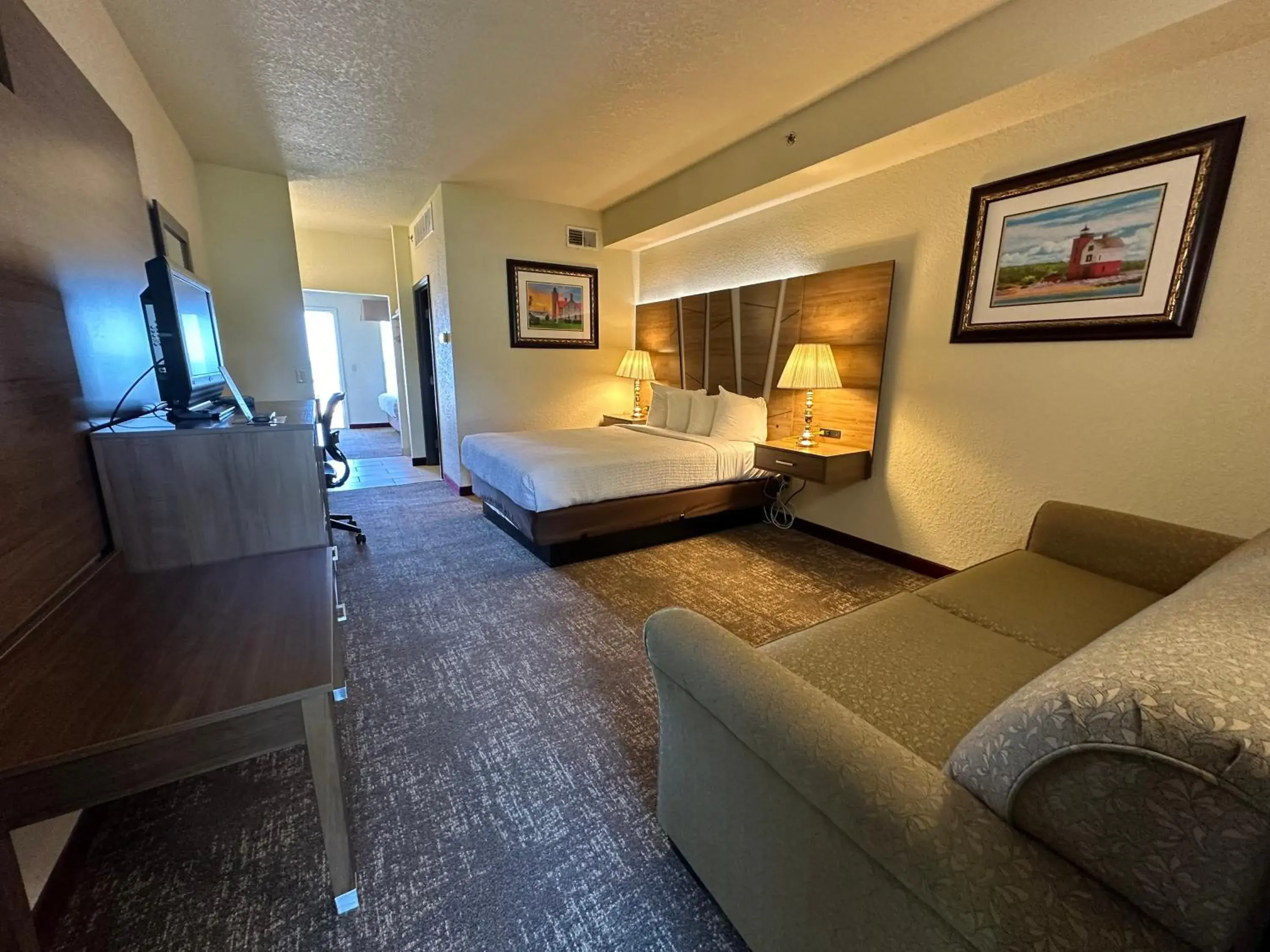 Photo of the whole room, Bed in Mackinaw Beach and Bay Inn & Suites Photo of the whole room, Bed in Mackinaw Beach and Bay Inn & Suites