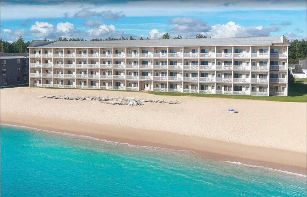 Mackinaw Beach and Bay Inn & Suites