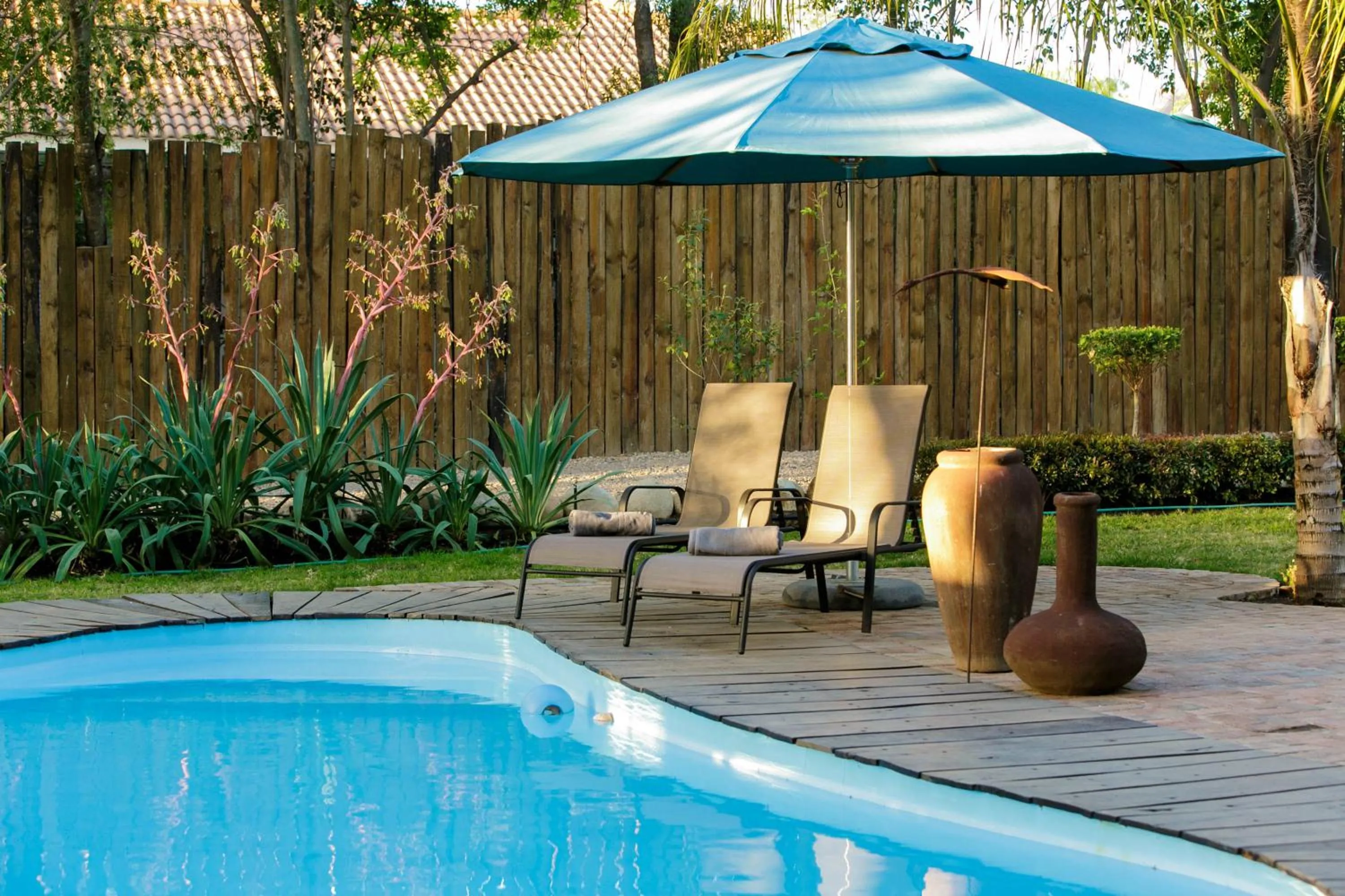 Swimming pool in Oakdene Guest House