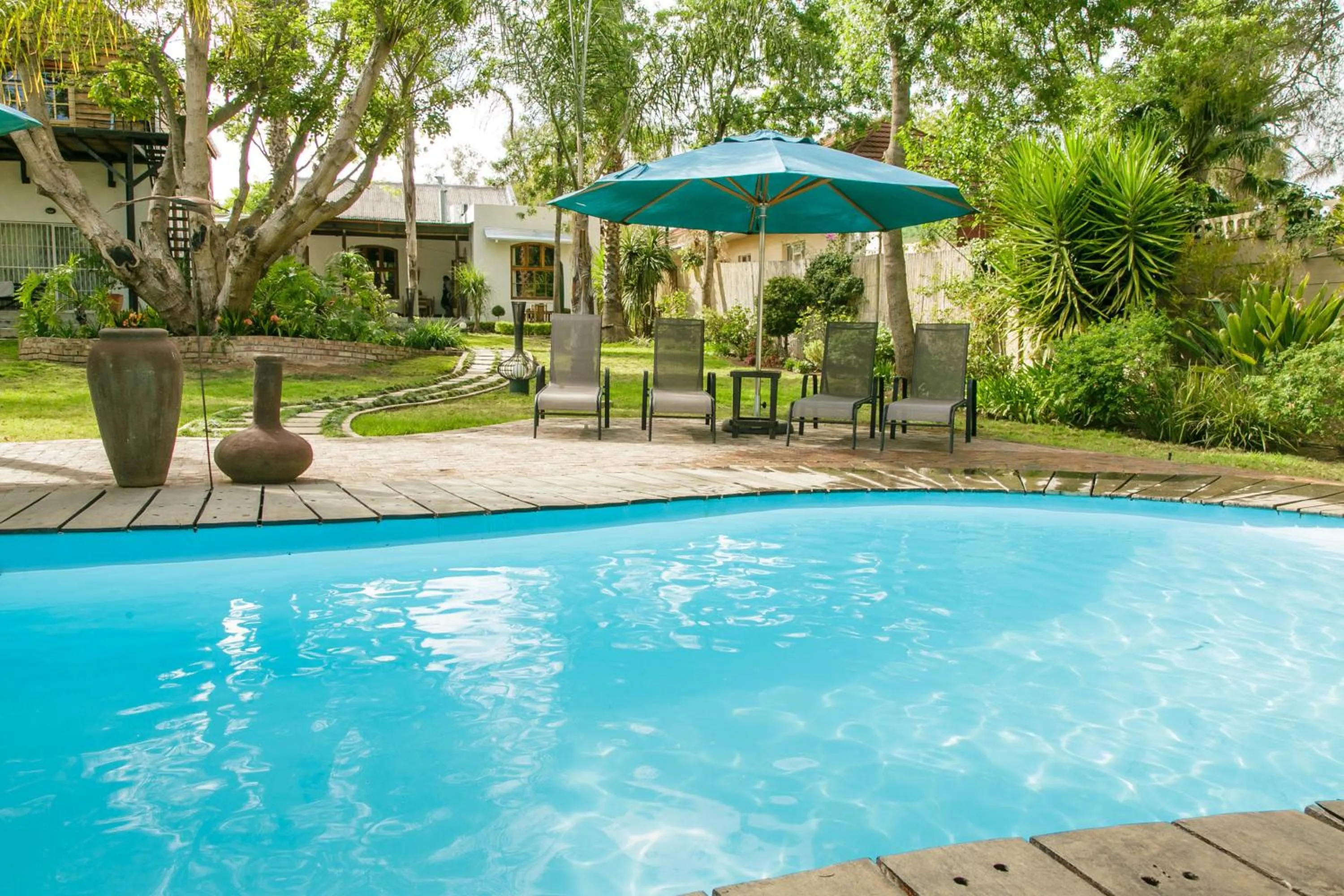 Swimming pool in Oakdene Guest House