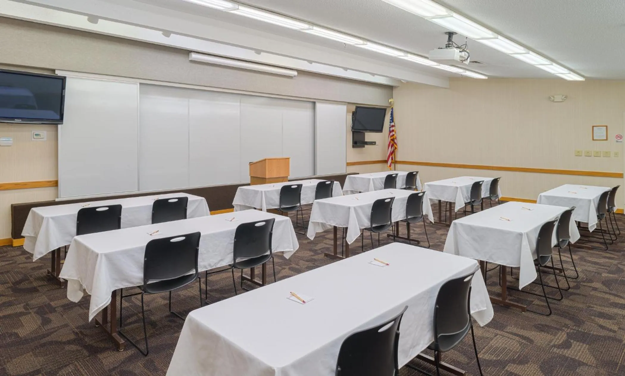 Meeting/conference room in LivINN Hotel Cincinnati North/ Sharonville