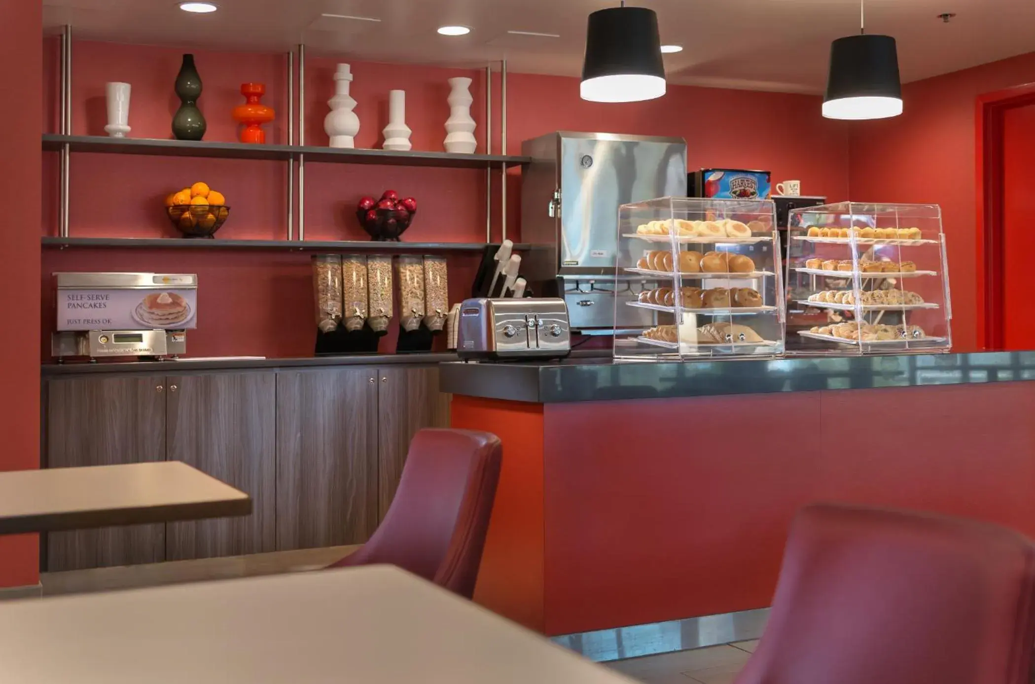 Buffet breakfast in LivINN Hotel Cincinnati North/ Sharonville Buffet breakfast in LivINN Hotel Cincinnati North/ Sharonville