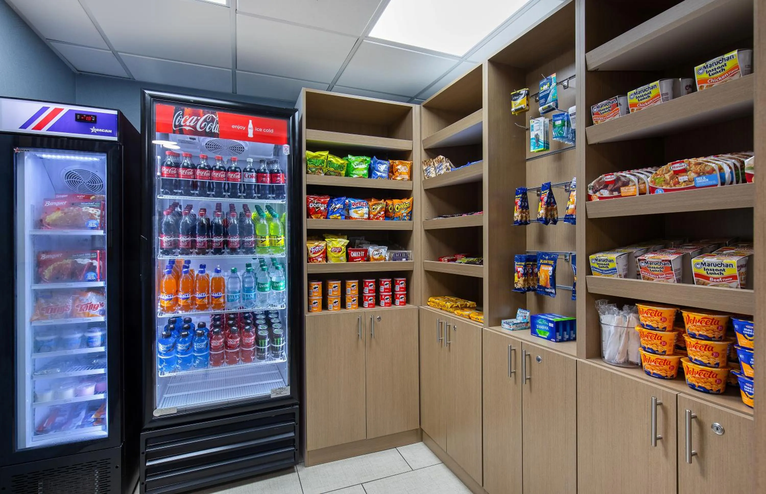 Shopping Area in Holiday Inn Express Hurricane Mills Waverly by IHG