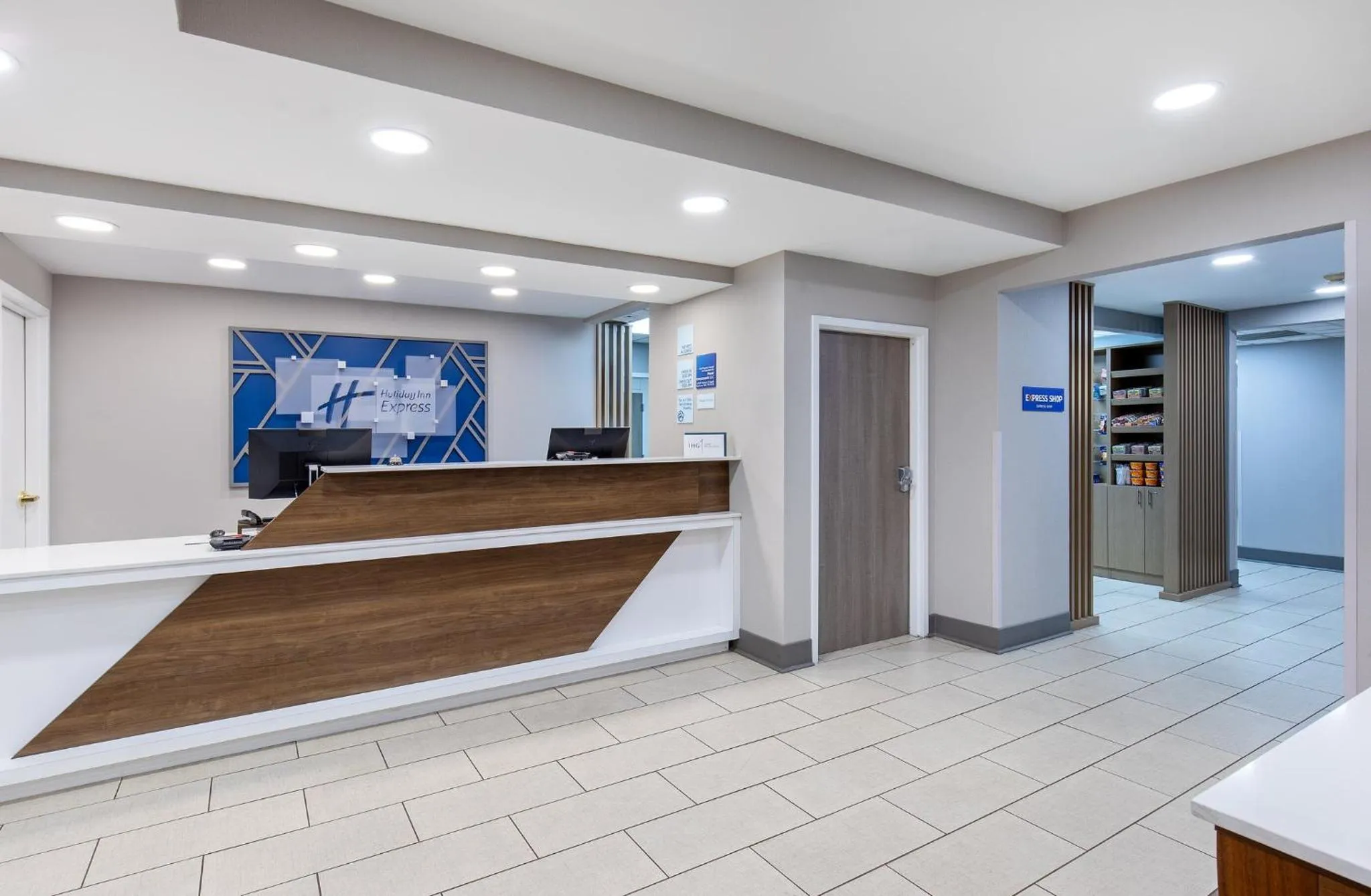 Property building in Holiday Inn Express Hurricane Mills Waverly by IHG