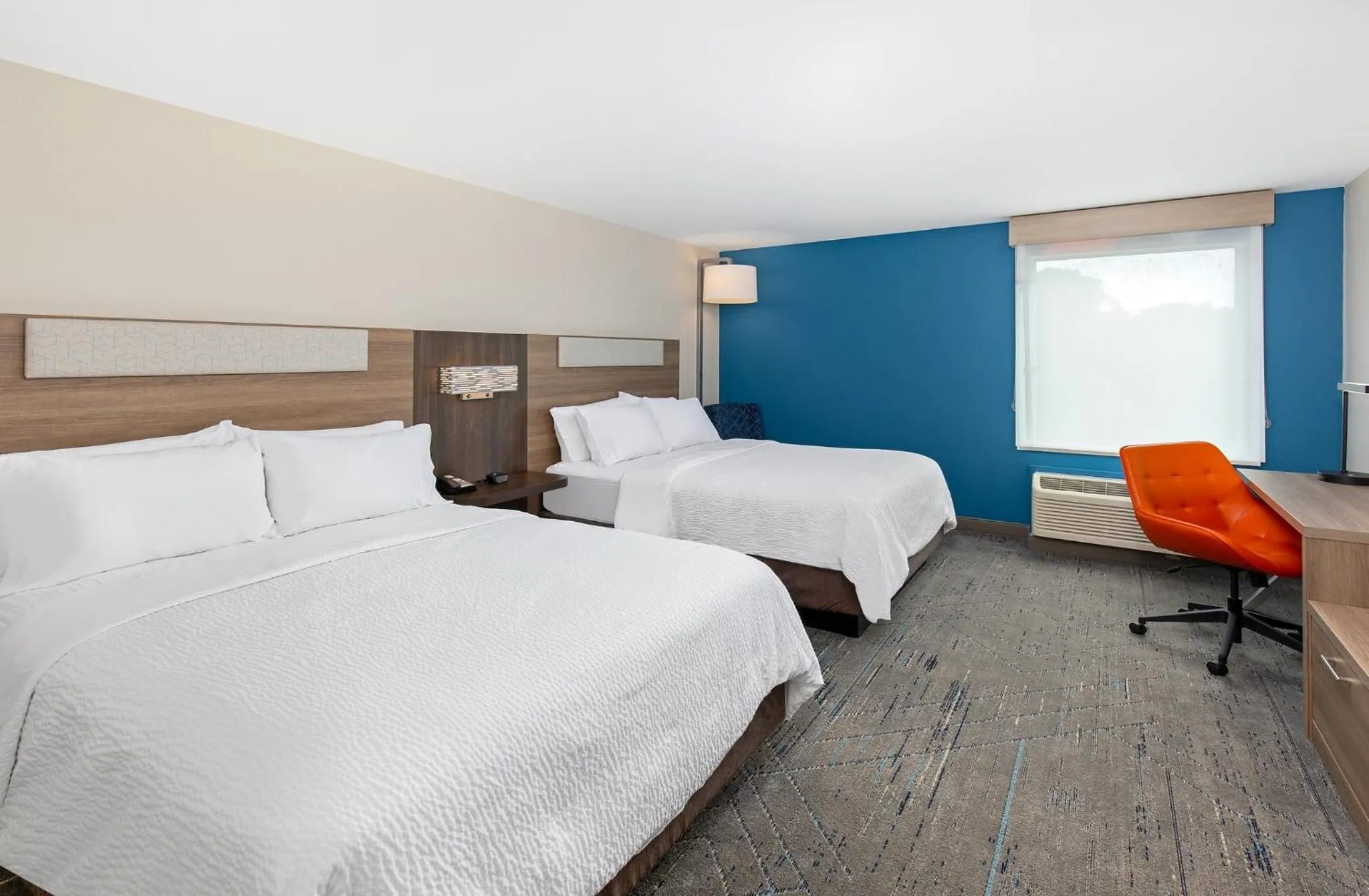 Photo of the whole room, Bed in Holiday Inn Express Hurricane Mills Waverly by IHG