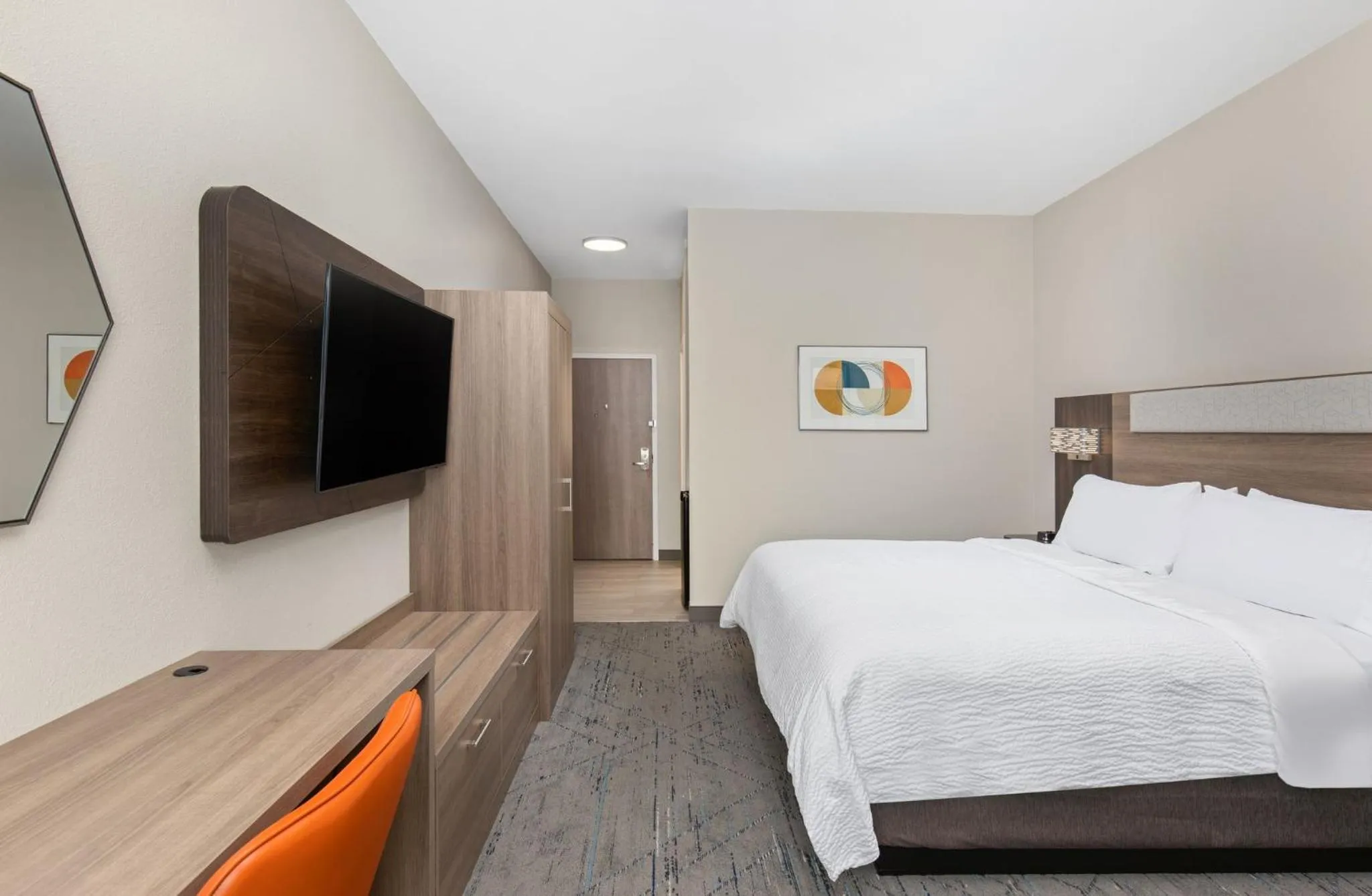 Photo of the whole room, Bed in Holiday Inn Express Hurricane Mills Waverly by IHG