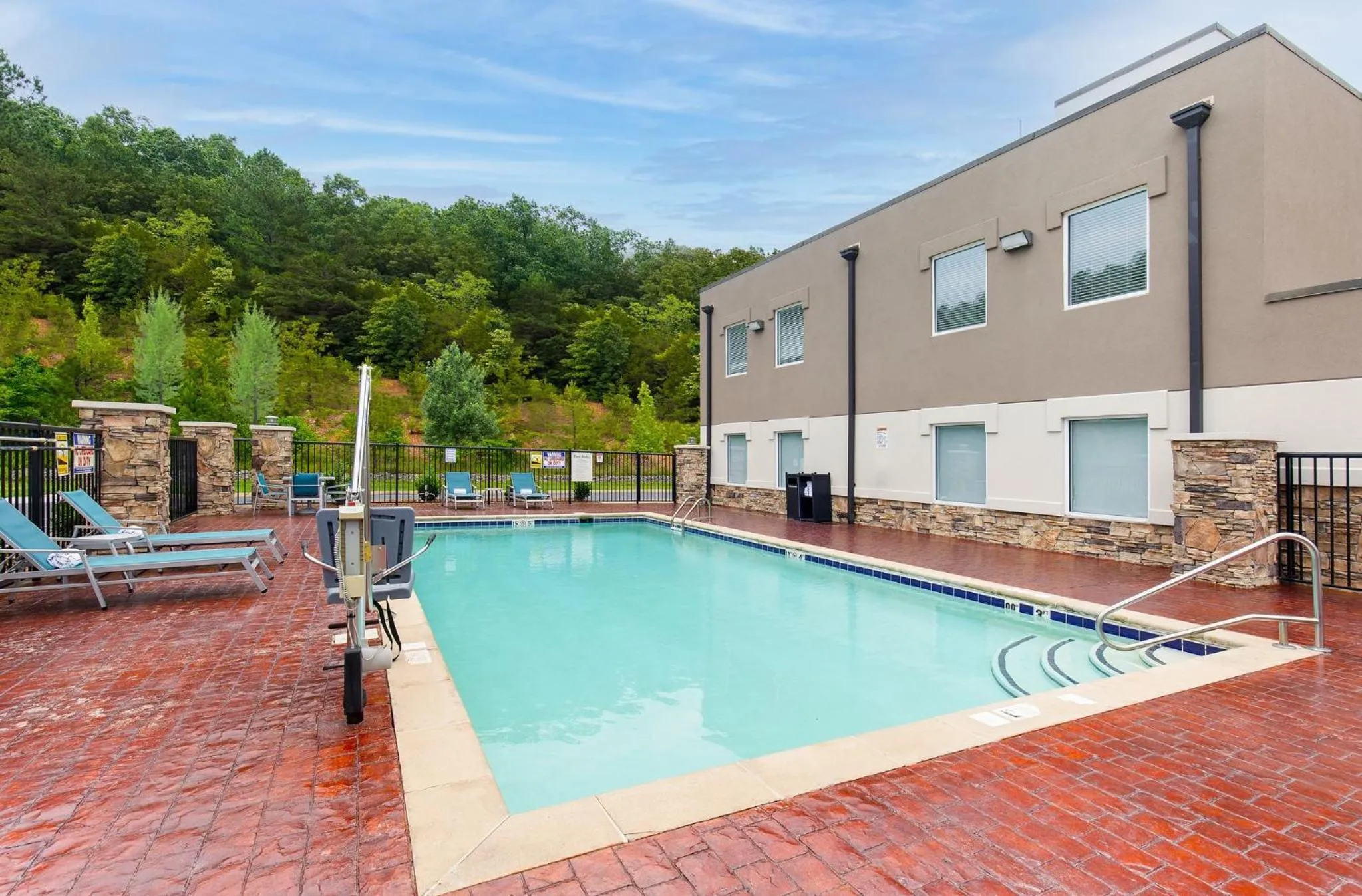 Swimming pool in Holiday Inn Express Hurricane Mills Waverly by IHG
