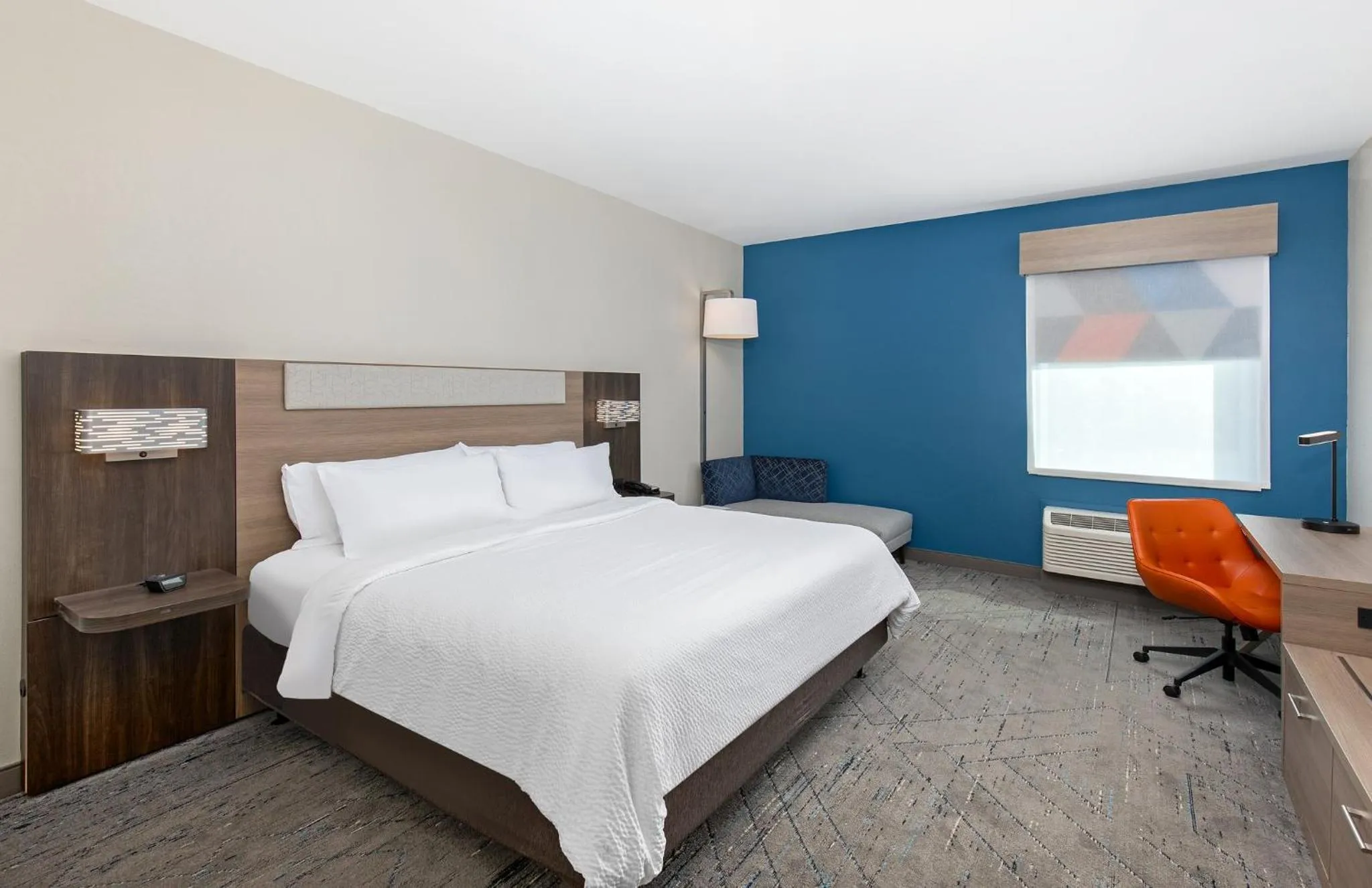 Photo of the whole room, Bed in Holiday Inn Express Hurricane Mills Waverly by IHG